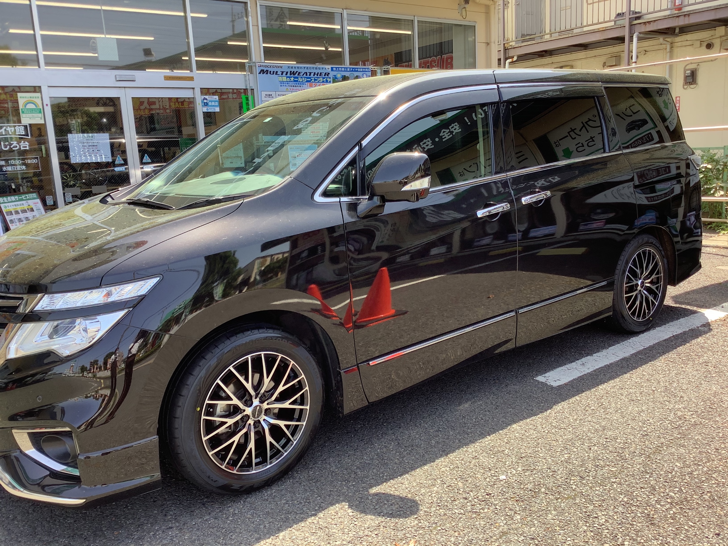 日産 エルグランド ホイールセット取付！ | 店舗おススメ情報 | タイヤ