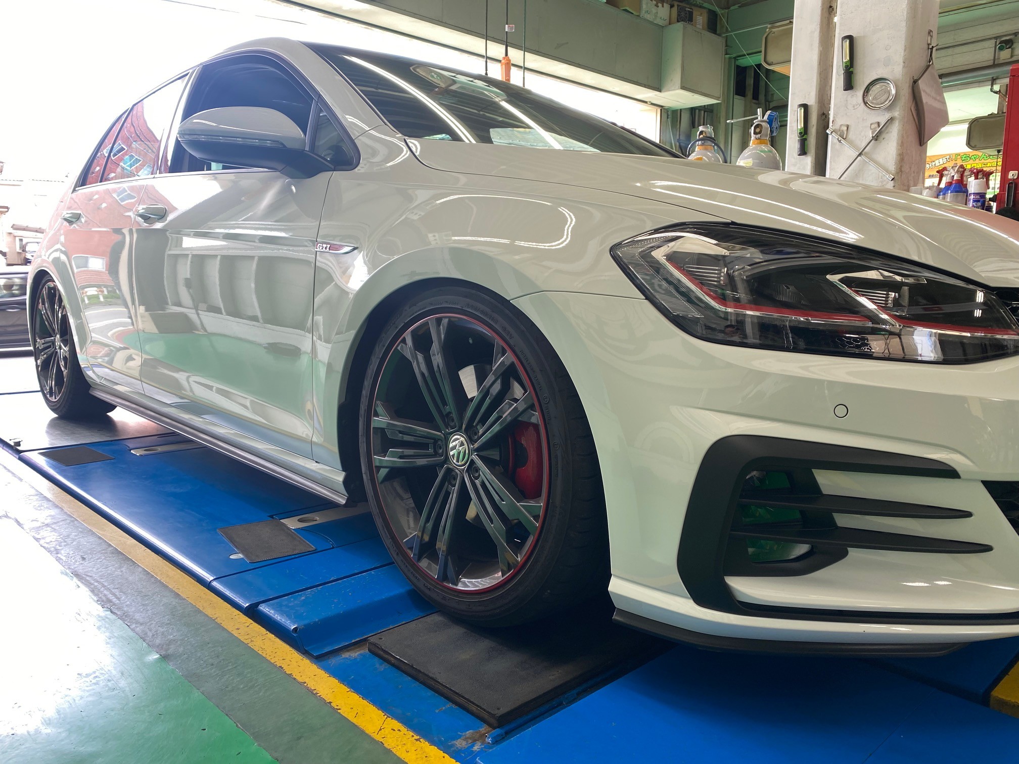 VW ゴルフGTI（AUCHH）WORK「Seeker FX」 18インチ取付
