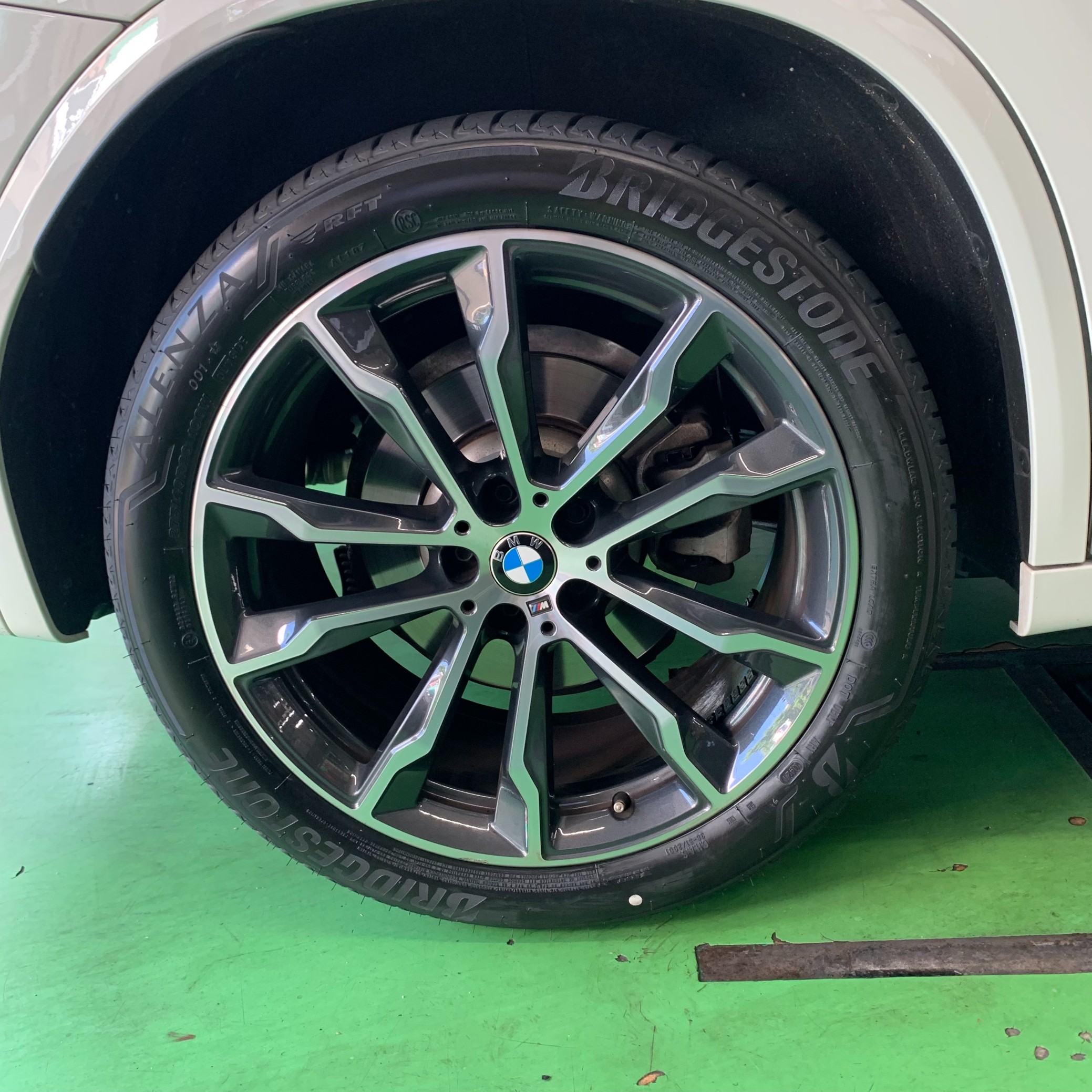 BMW X3 (G01) の ランフラットタイヤ交換 | 店舗おススメ情報 | タイヤ