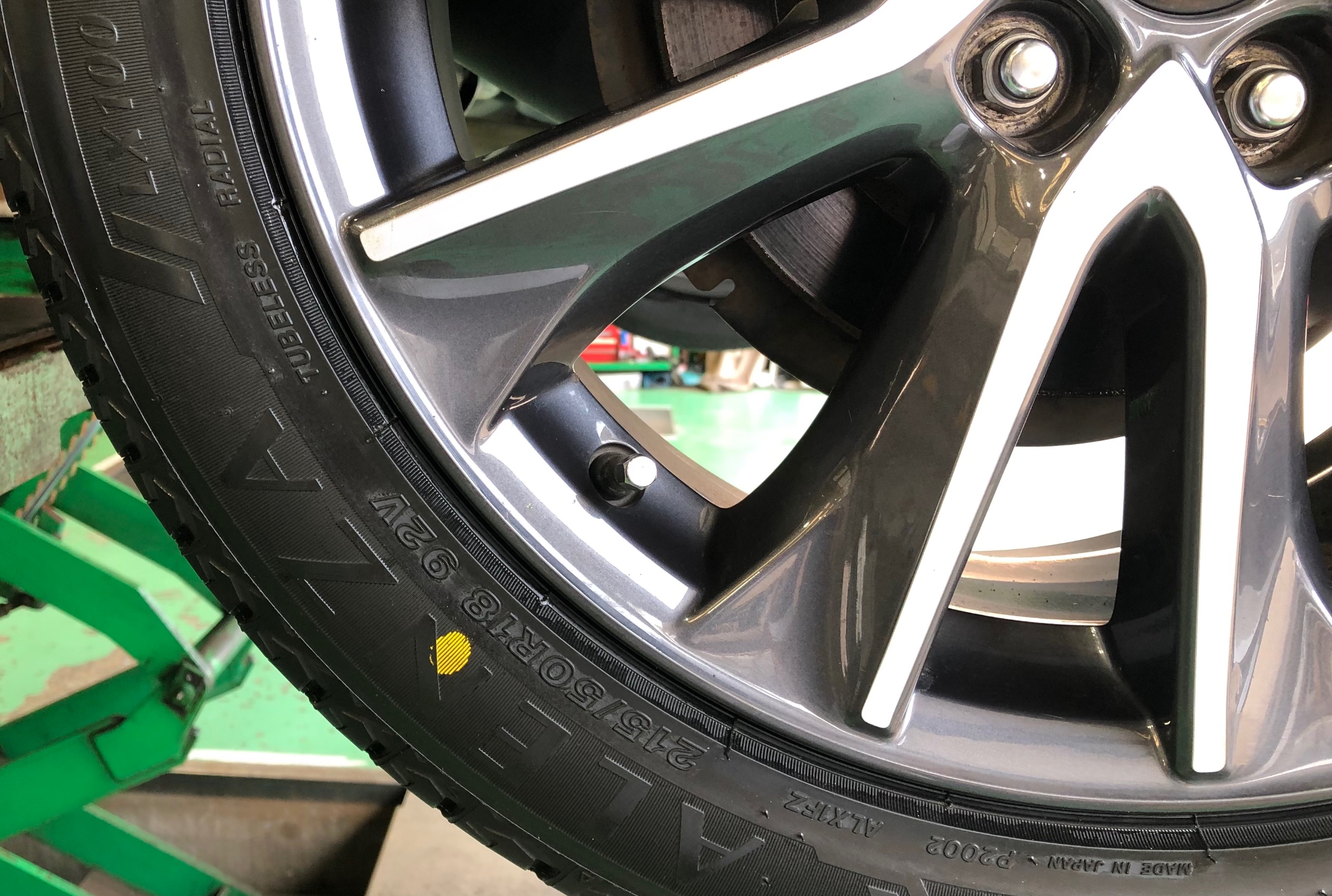 BRIDGESTONE ALENZA LX100 取付 | 店舗おススメ情報 | タイヤ館 BRIDGESTONE ALENZA LX100 取付 | 店舗おススメ情報 | タイヤ館