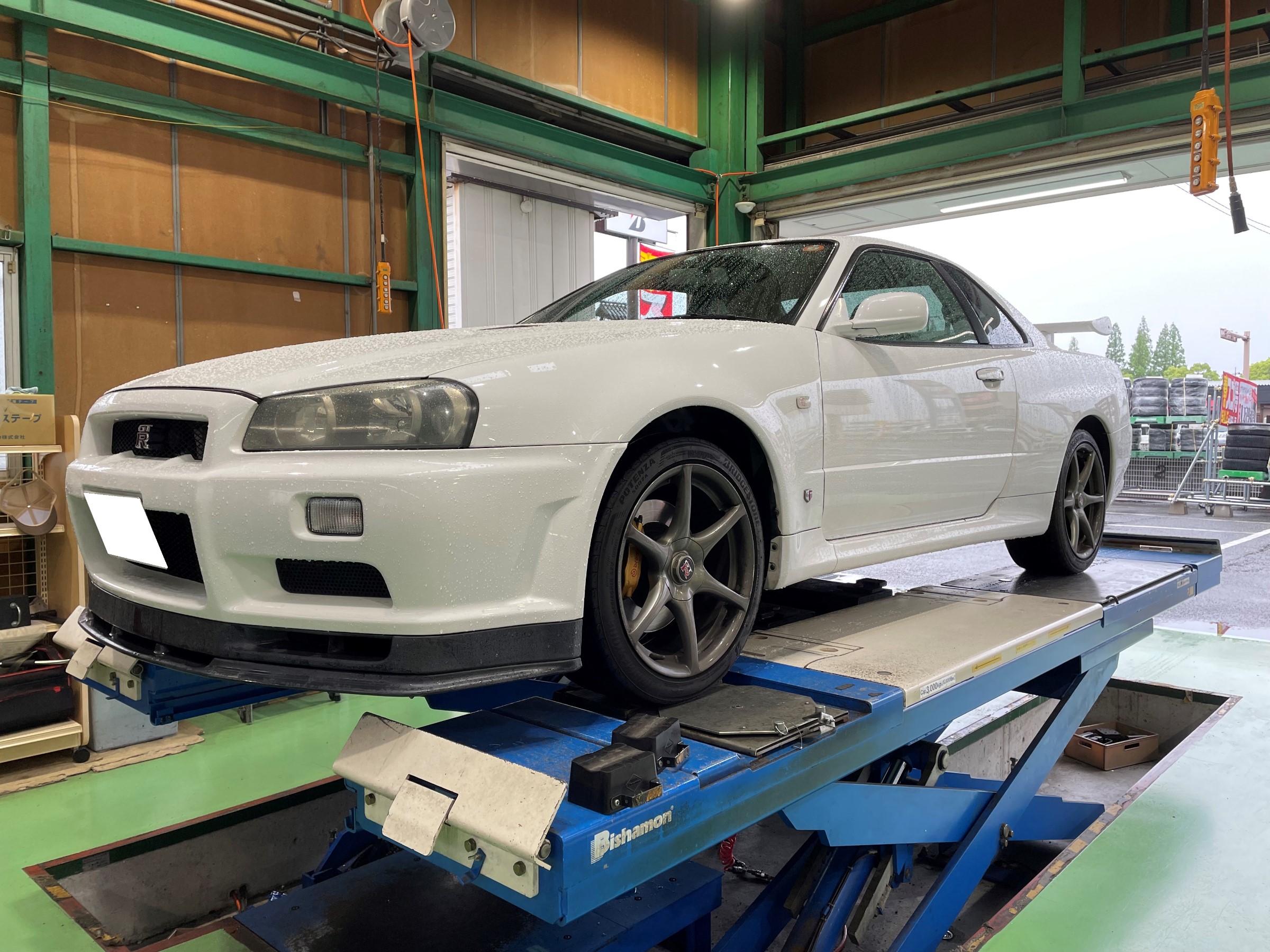 ニッサン スカイラインGT-R 34」タイヤ交換＆アライメント作業