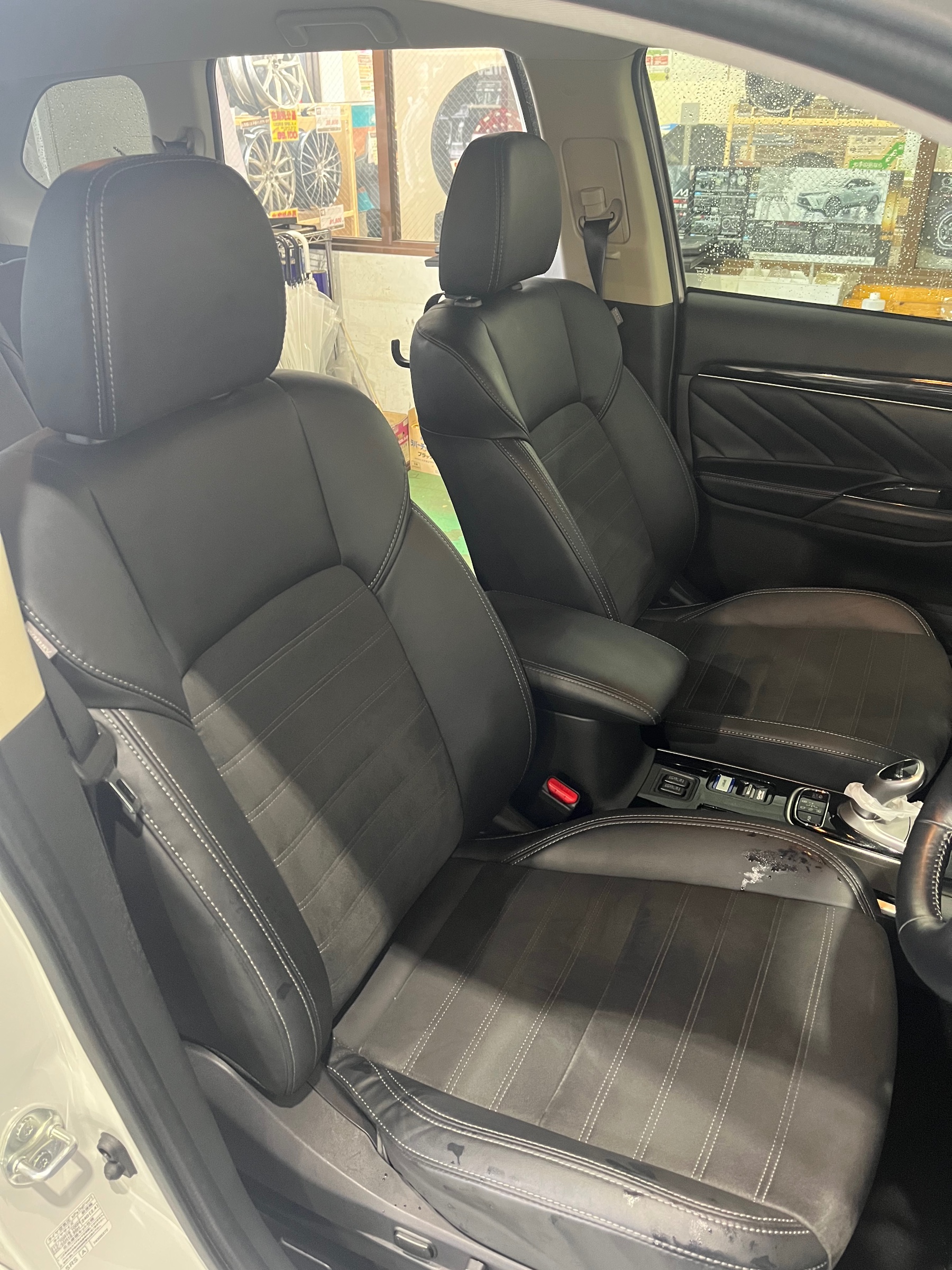 ミツビシ アウトランダー シートカバー取り付け 三菱 アウトランダーphev サービス事例 タイヤ館 長尾 タイヤからはじまる トータルカーメンテナンス タイヤ館グループ