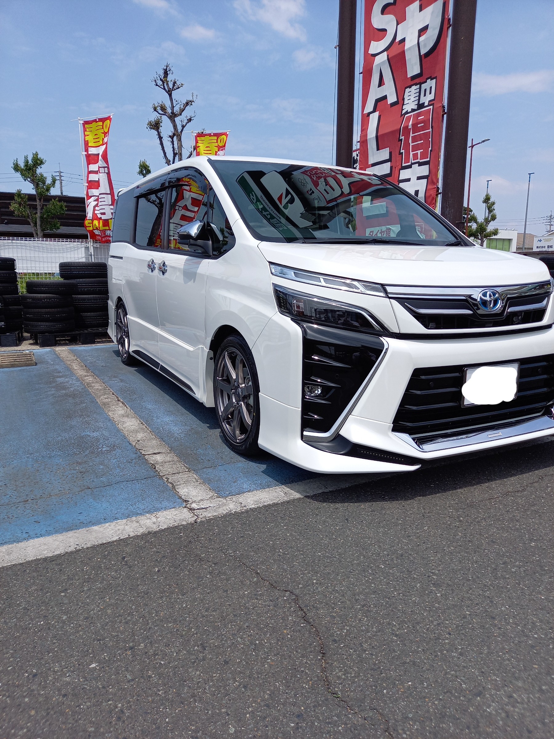 トヨタ ヴォクシー タイヤ交換 アルミホイール 車高調 取り付け