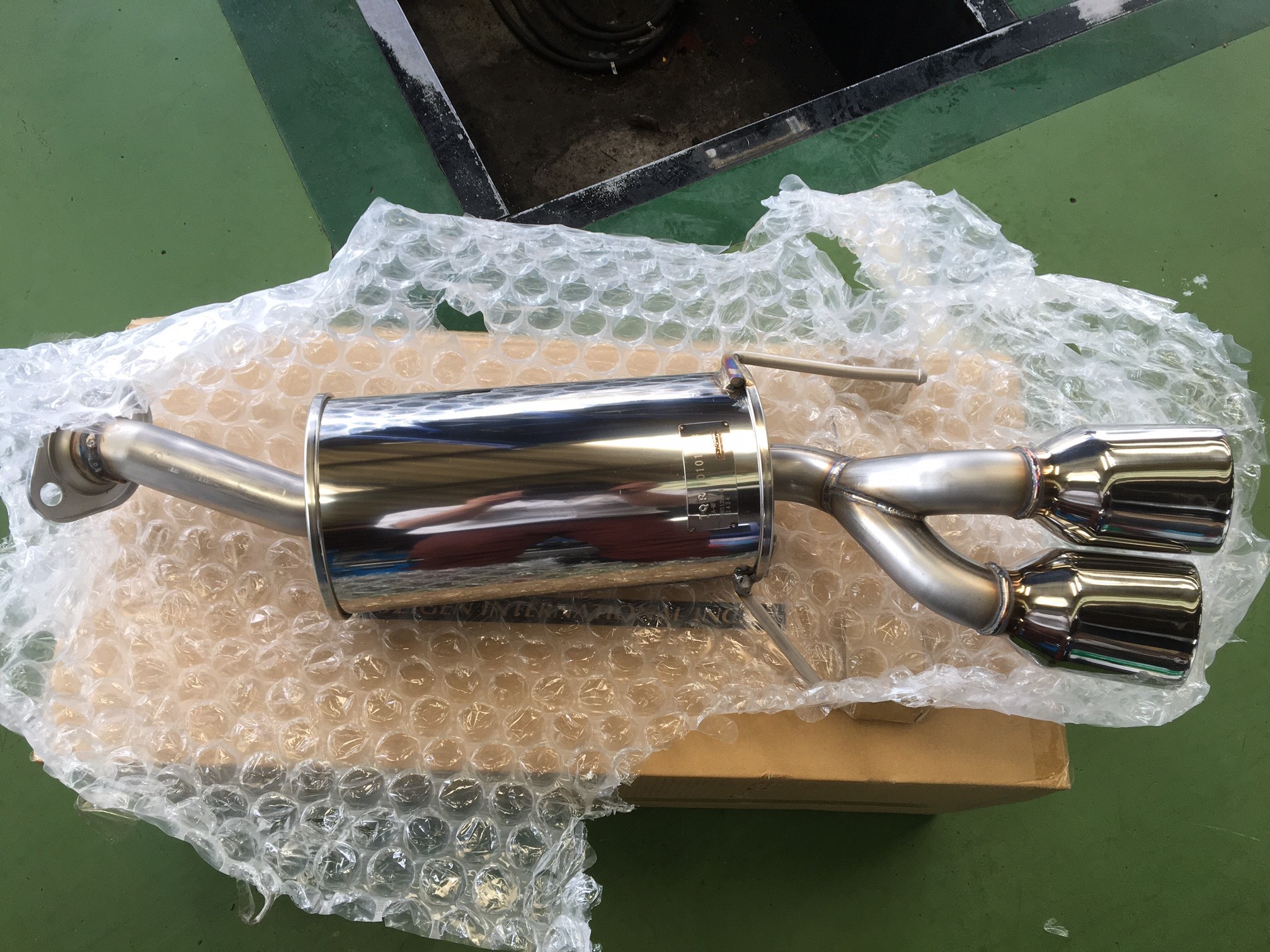 ホンダ・CR-Z・ZF1】 マフラー交換 | 店舗おススメ情報 | タイヤ
