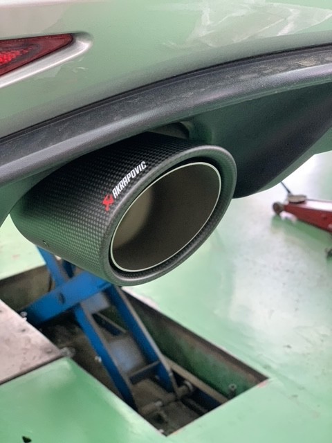 アクラポビッチのマフラー 装着！ | フォルクスワーゲン ゴルフ7 GTI