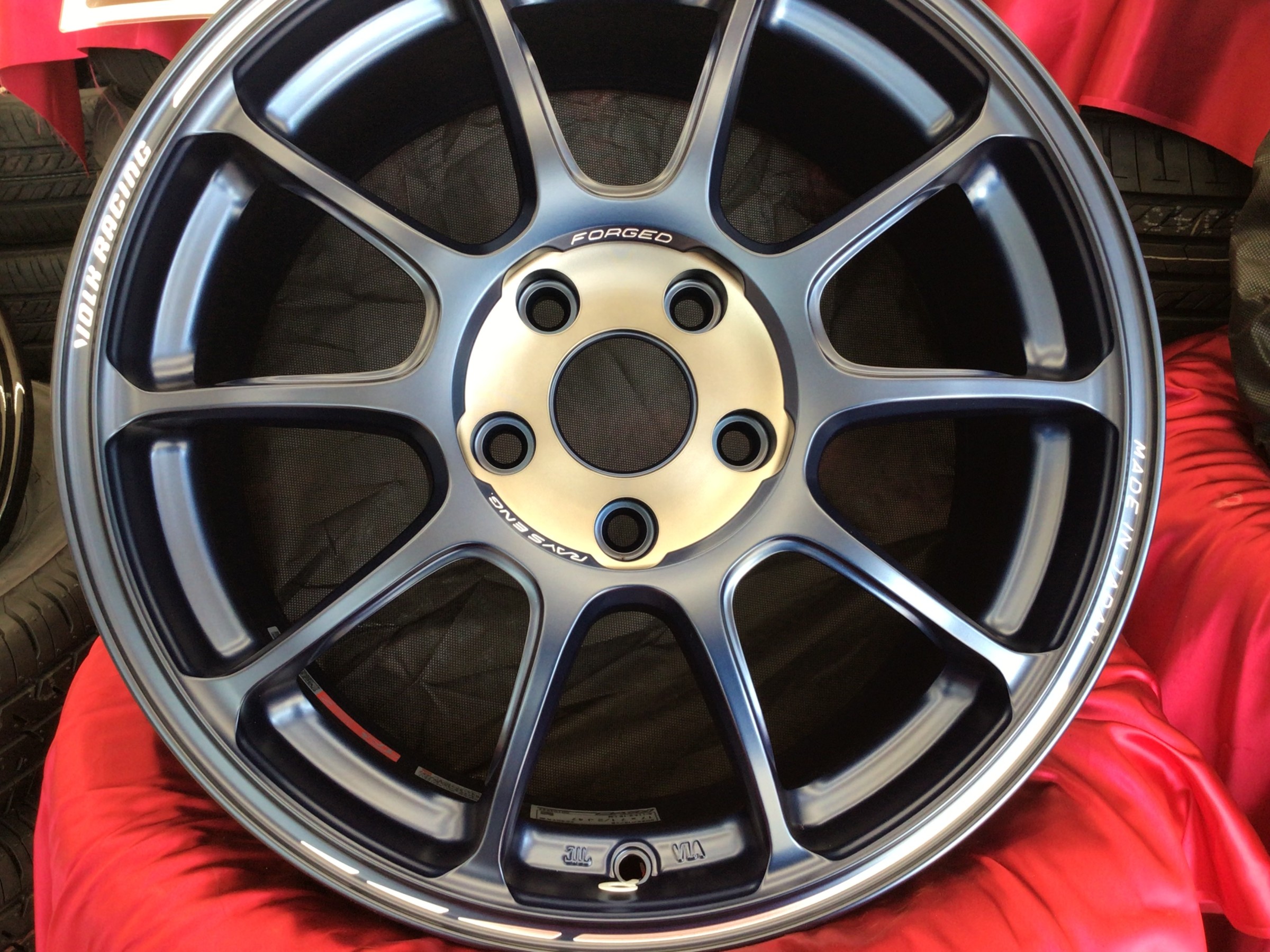 RAYS ZE40 新色入荷情報！！ | 店舗おススメ情報 | タイヤ館