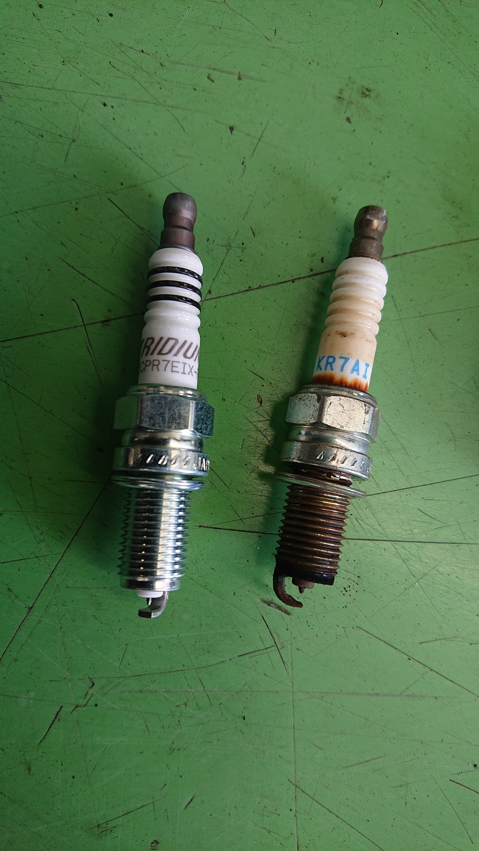 マツダ・AZワゴン・MJ21S 】スパークプラグ交換です。 | 店舗おススメ