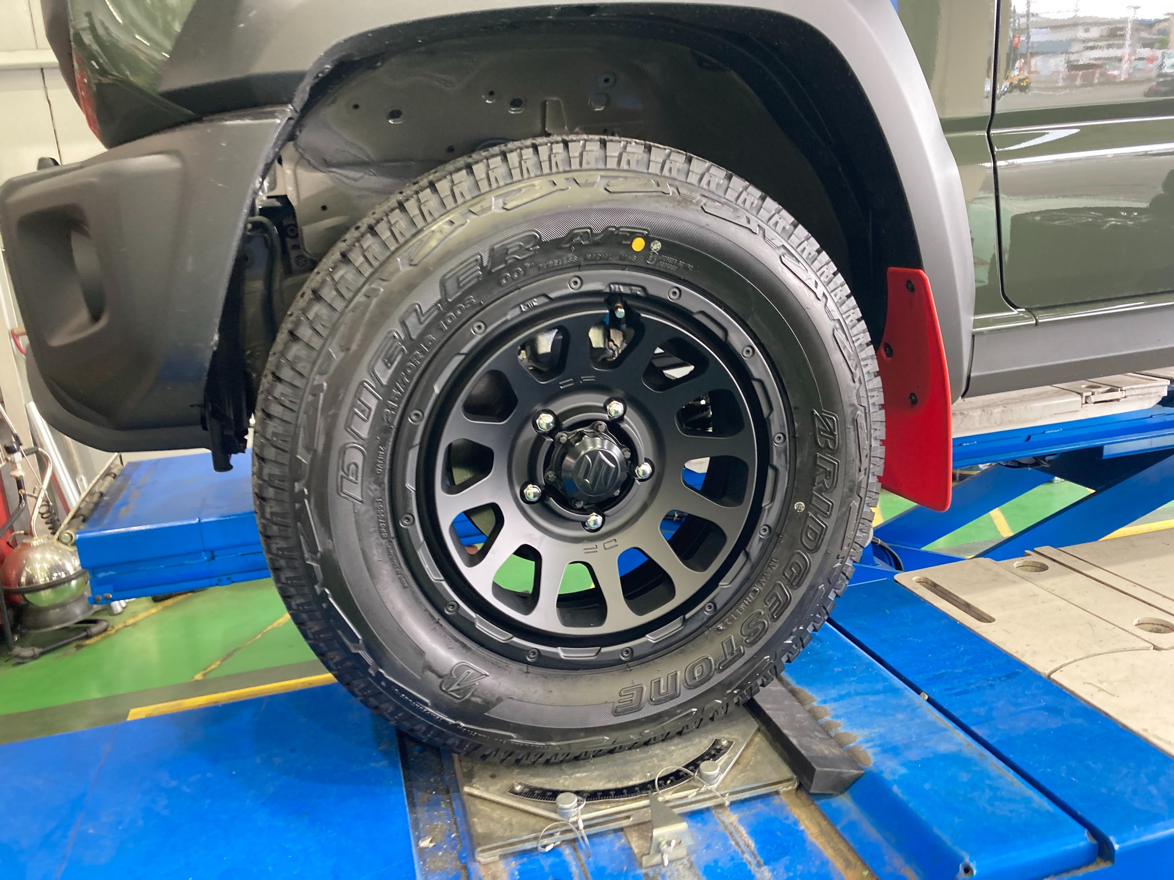 スズキ ジムニーシエラにDELTA FORCE OVAL マットブラック装着 | 店舗