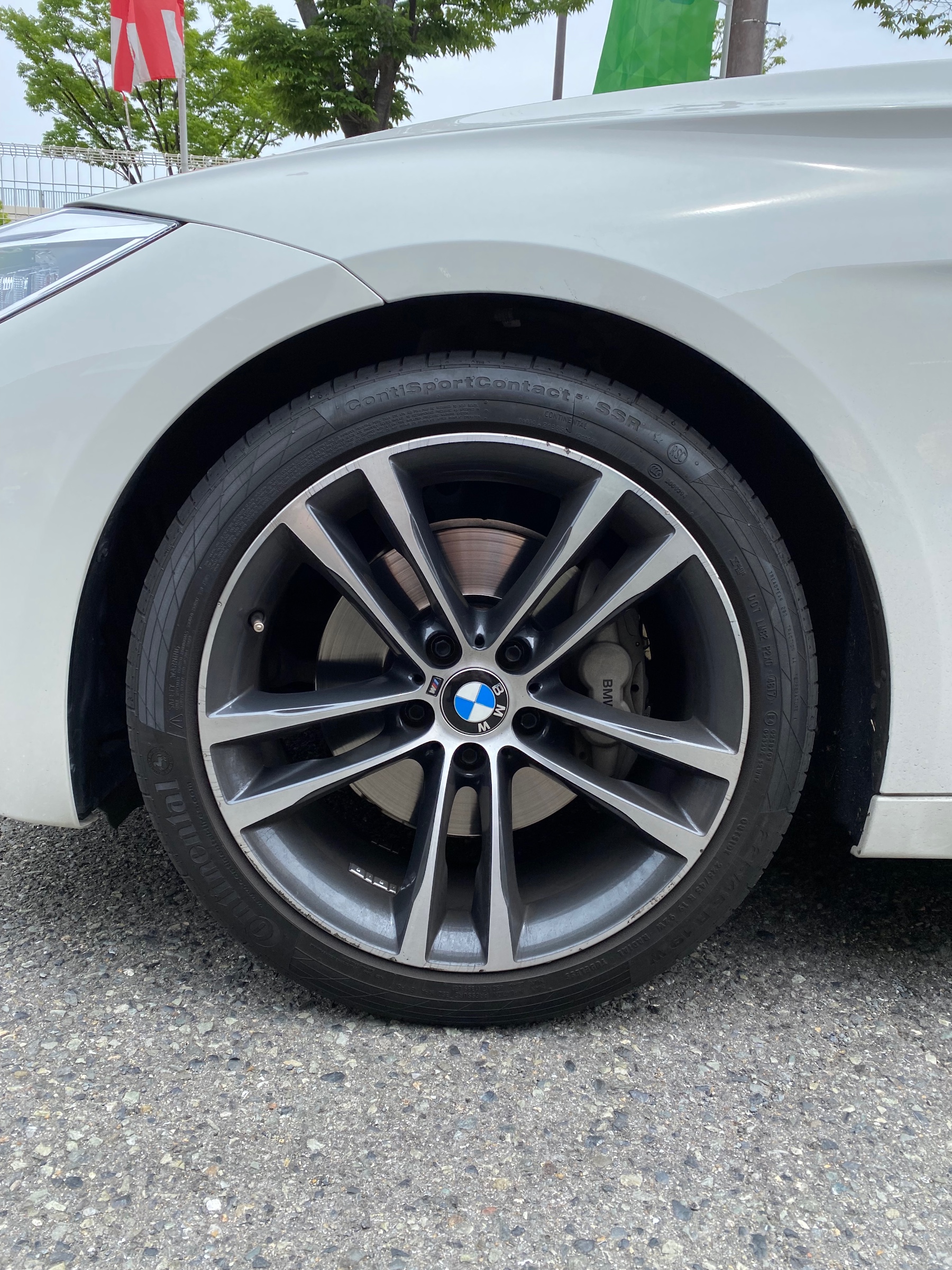 国内正規品 BMW320i Mスポーツ純正ホイールとブリヂストンRE050Aです