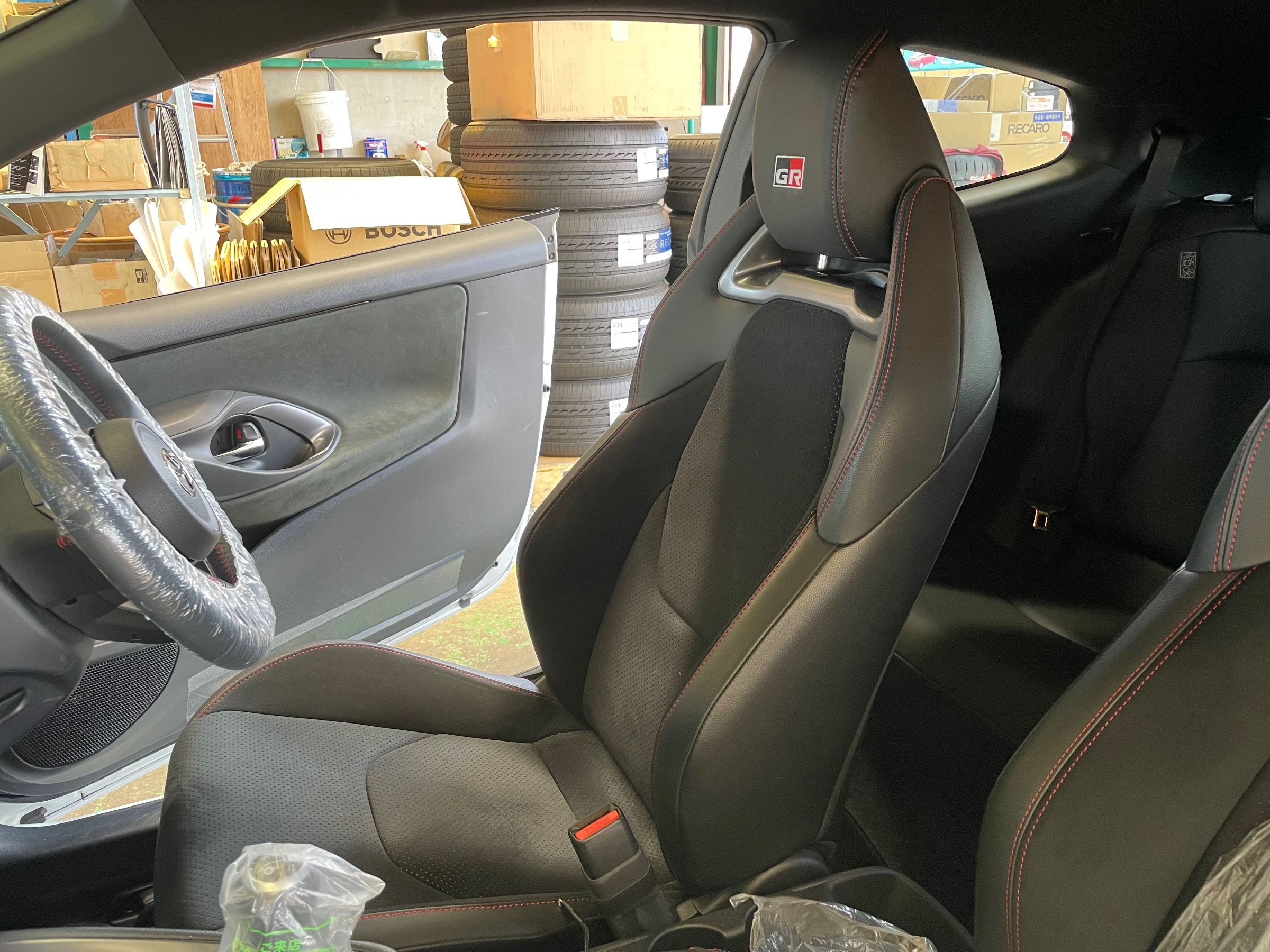 GRヤリス 新車外し 純正シート 2脚