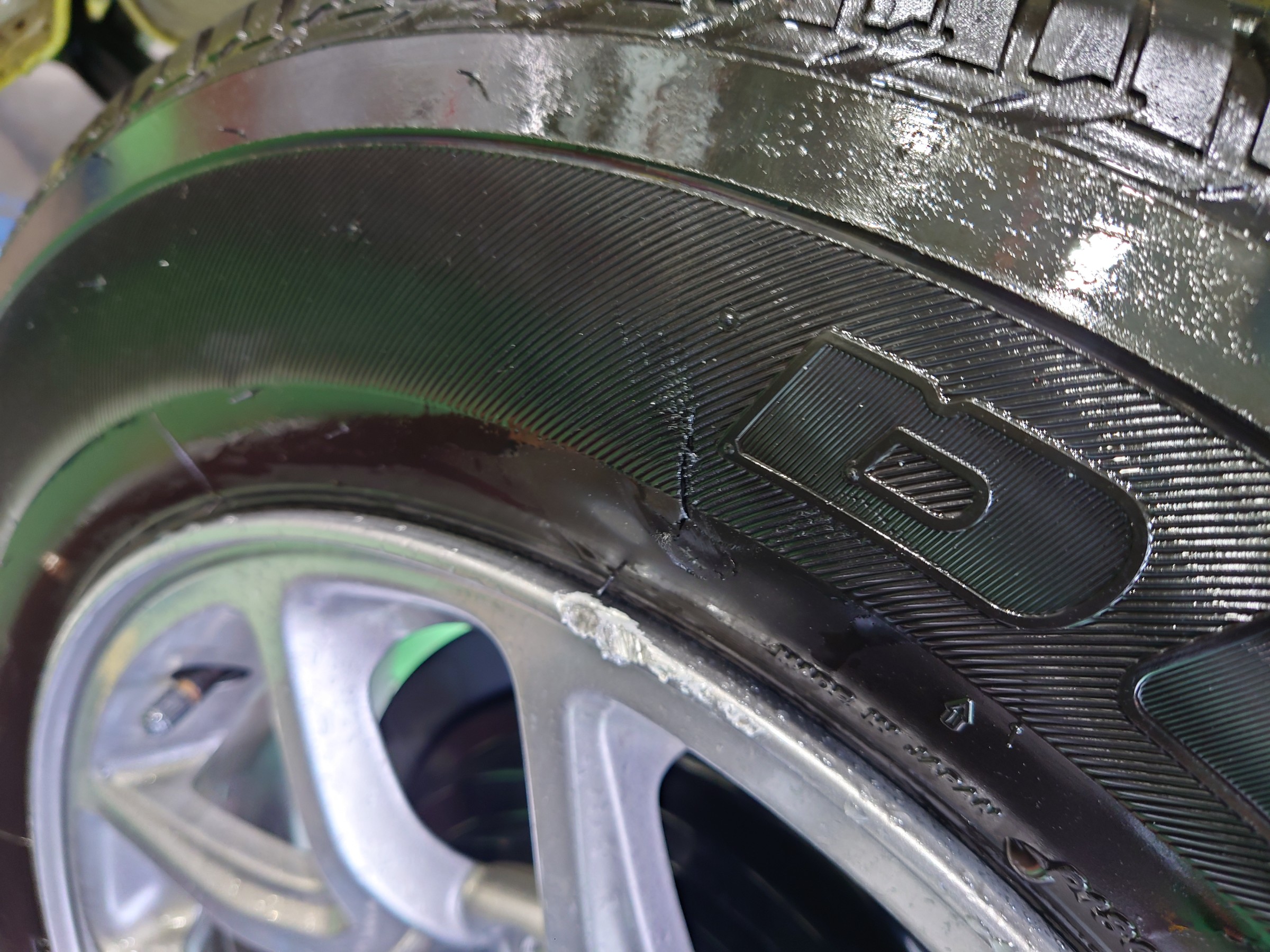 Jb64ジムニータイヤ交換 ディーラーh T850 スズキ ジムニー タイヤ タイヤ ホイール関連 タイヤ ホイール交換 サービス事例 タイヤ館 吉田 タイヤからはじまる トータルカーメンテナンス タイヤ館グループ