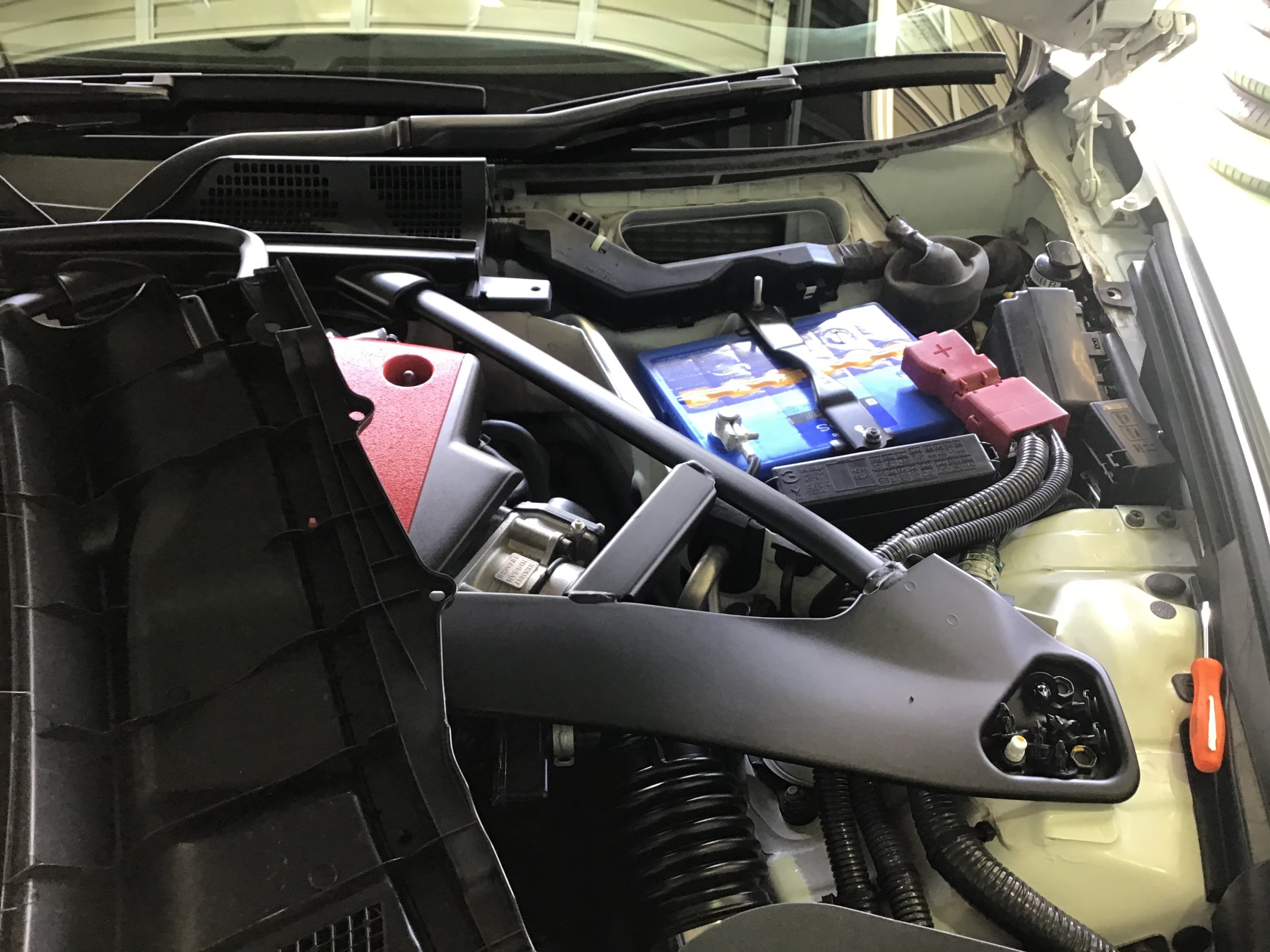 日産z33 バッテリー交換 桔梗店スタッフ日記 タイヤ館 函館桔梗 タイヤからはじまる トータルカーメンテナンス タイヤ館グループ