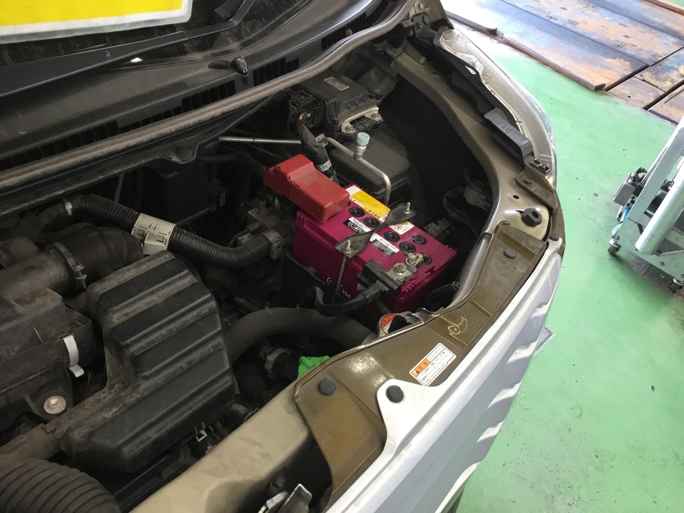 スティングレー ｍｈ５５ｓ バッテリー交換 スズキ ワゴンr スティングレー サービス事例 タイヤ館 ビィ ワークス登別 タイヤからはじまる トータルカーメンテナンス タイヤ館グループ