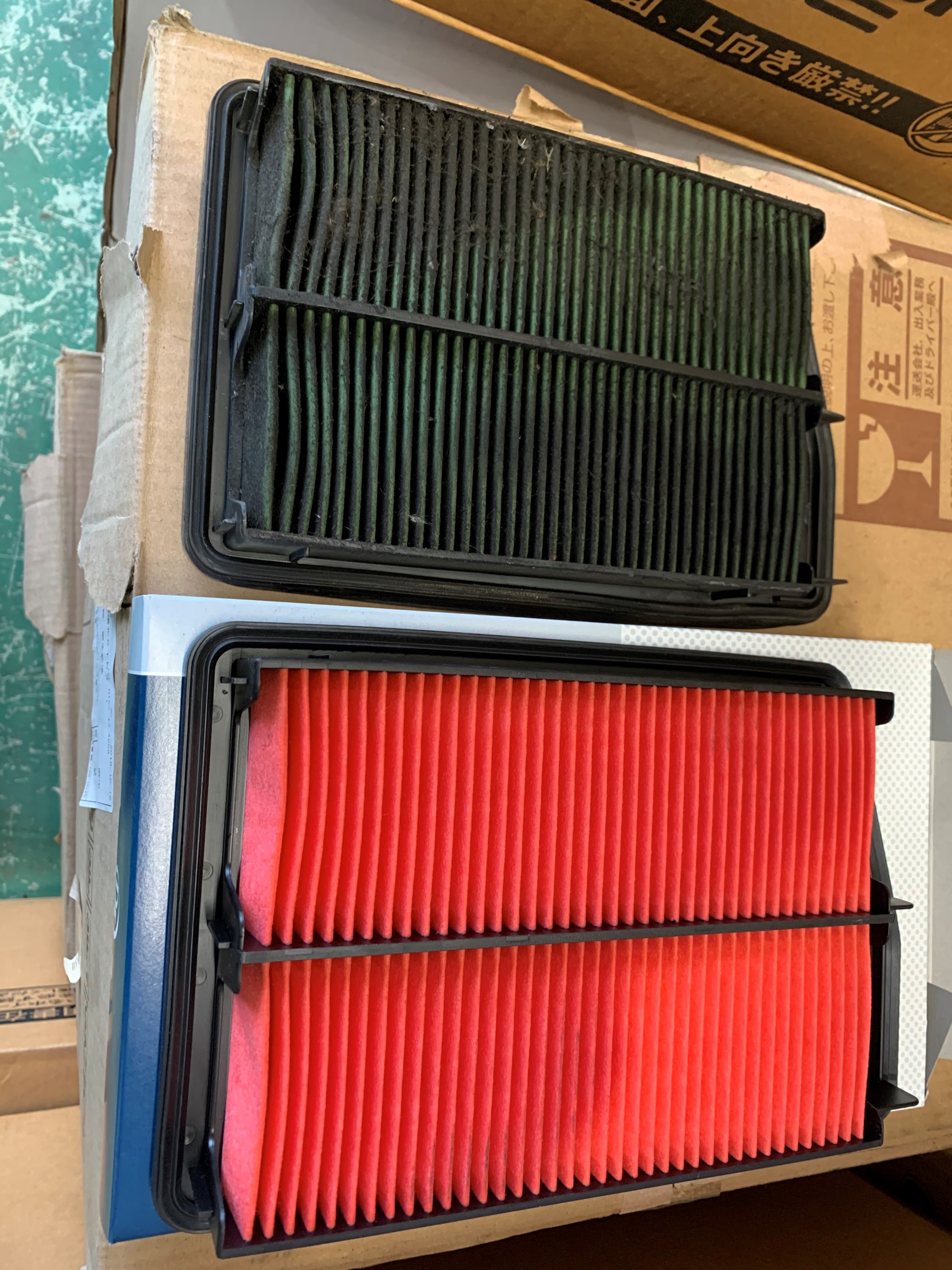 新品と以前まで使用していたエアフィルター