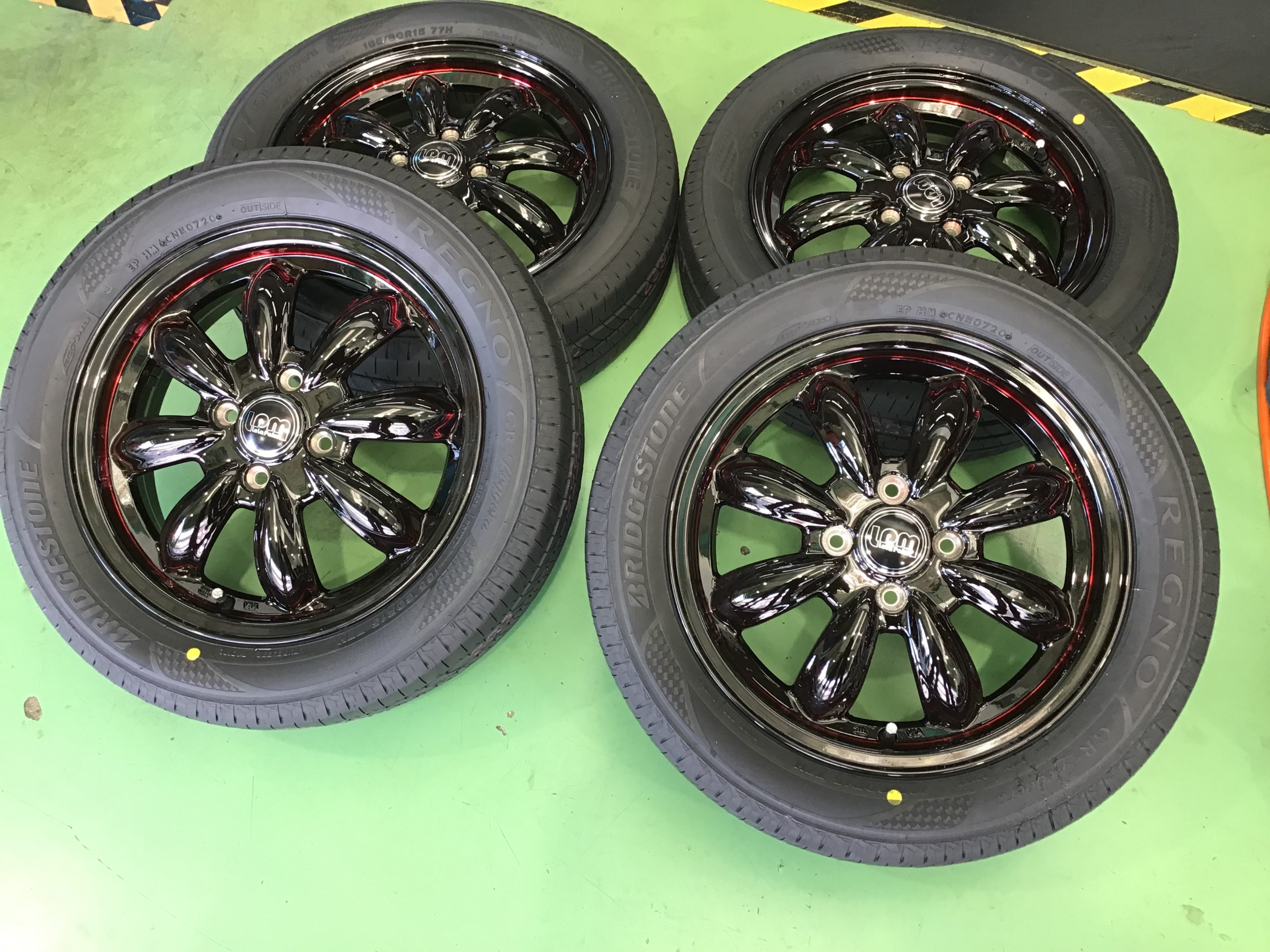 限定カラーホイールが入荷しましたよー スタッフ日記 タイヤ館 松原 大阪府 和歌山県のタイヤからはじまる トータルカーメンテナンス タイヤ館グループ