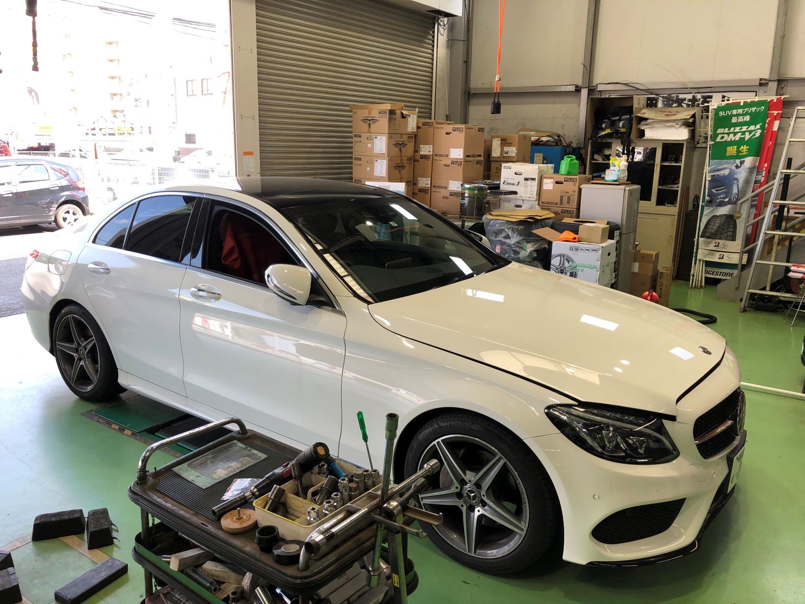 MercedesBenz W205 C200 にブーストUPモジュールをお取り付けしましたっ！！ | メルセデス・ベンツ Cクラス その他 パーツ取付  > 各種用品取付 | 技術サービス施工事例 | タイヤ館 福岡東 | タイヤからはじまる、トータルカーメンテナンス タイヤ館グループ