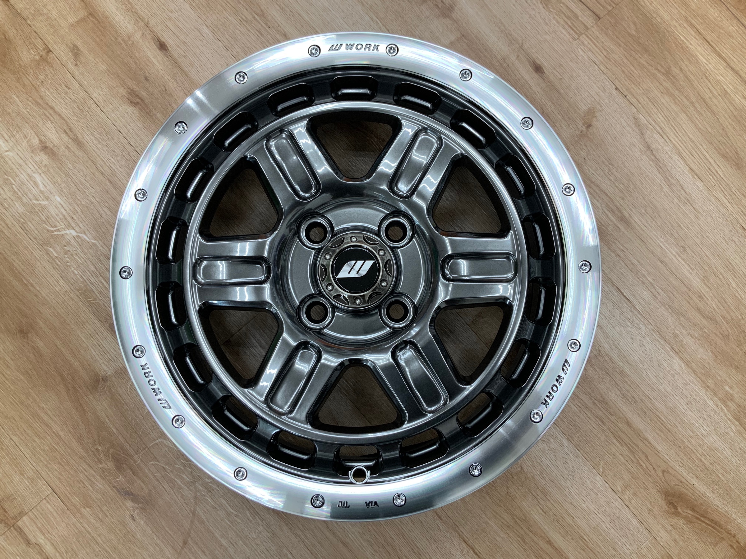 コチラは軽自動車用15インチです。