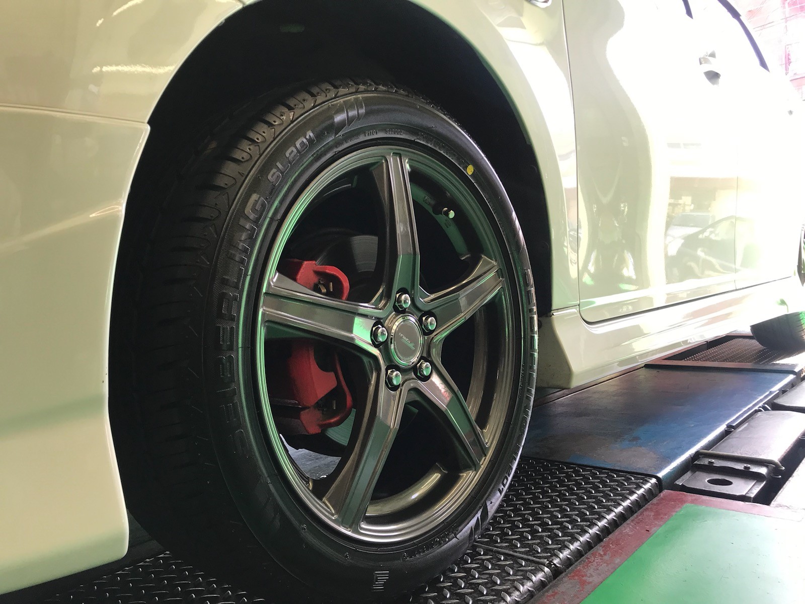 トヨタ ウィッシュ トップランVR5 17インチ タイヤホイールセット