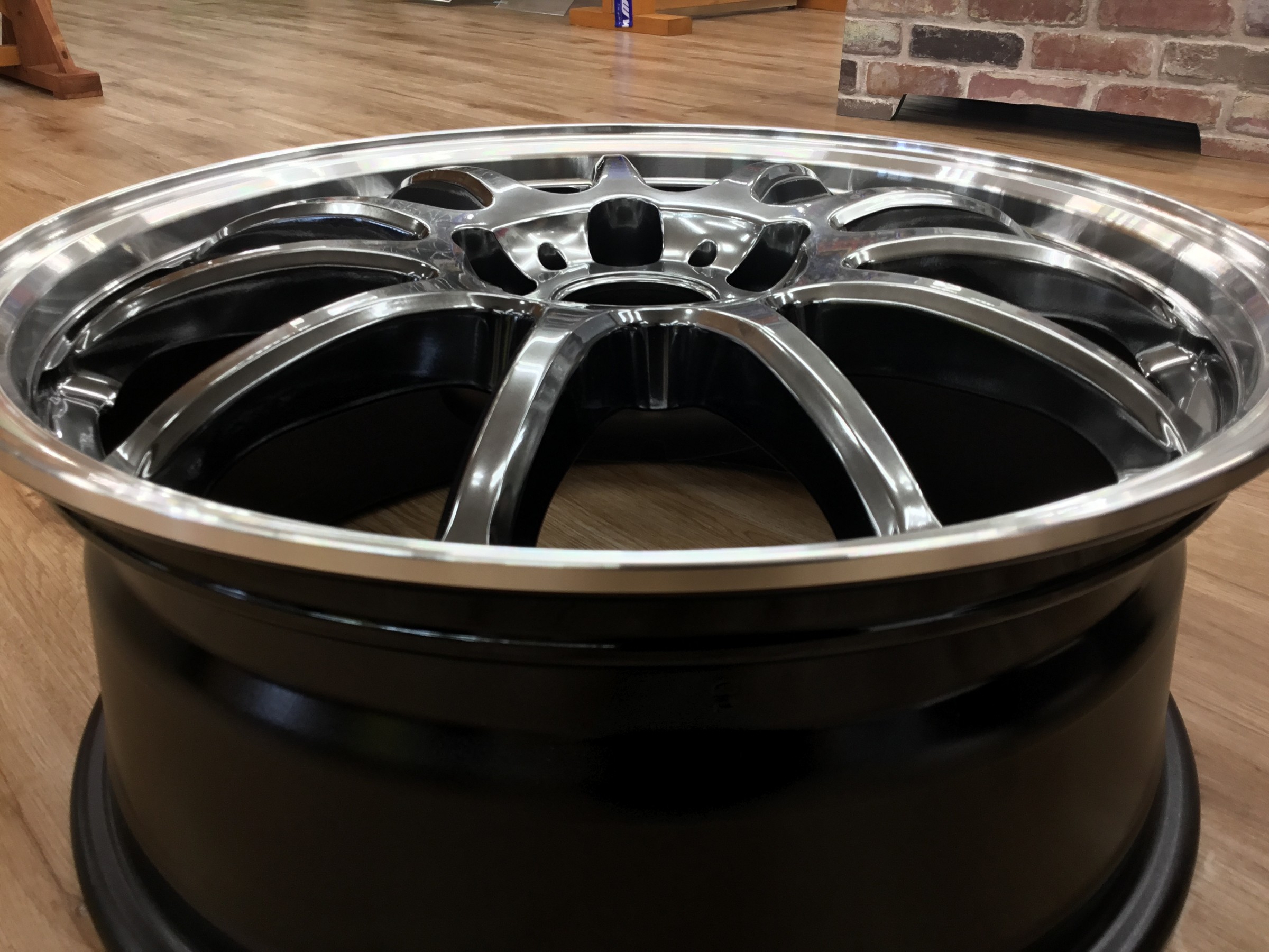 WORK EMOTION 11R (ワークエモーション・イレブンアール) | 店舗お