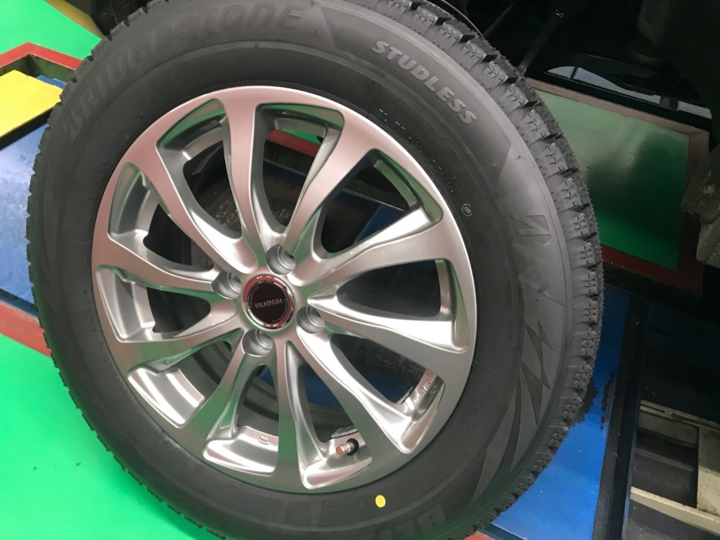 トヨタ ライズ 16インチ 195/65R16 VRX2 取付 | 店舗お
