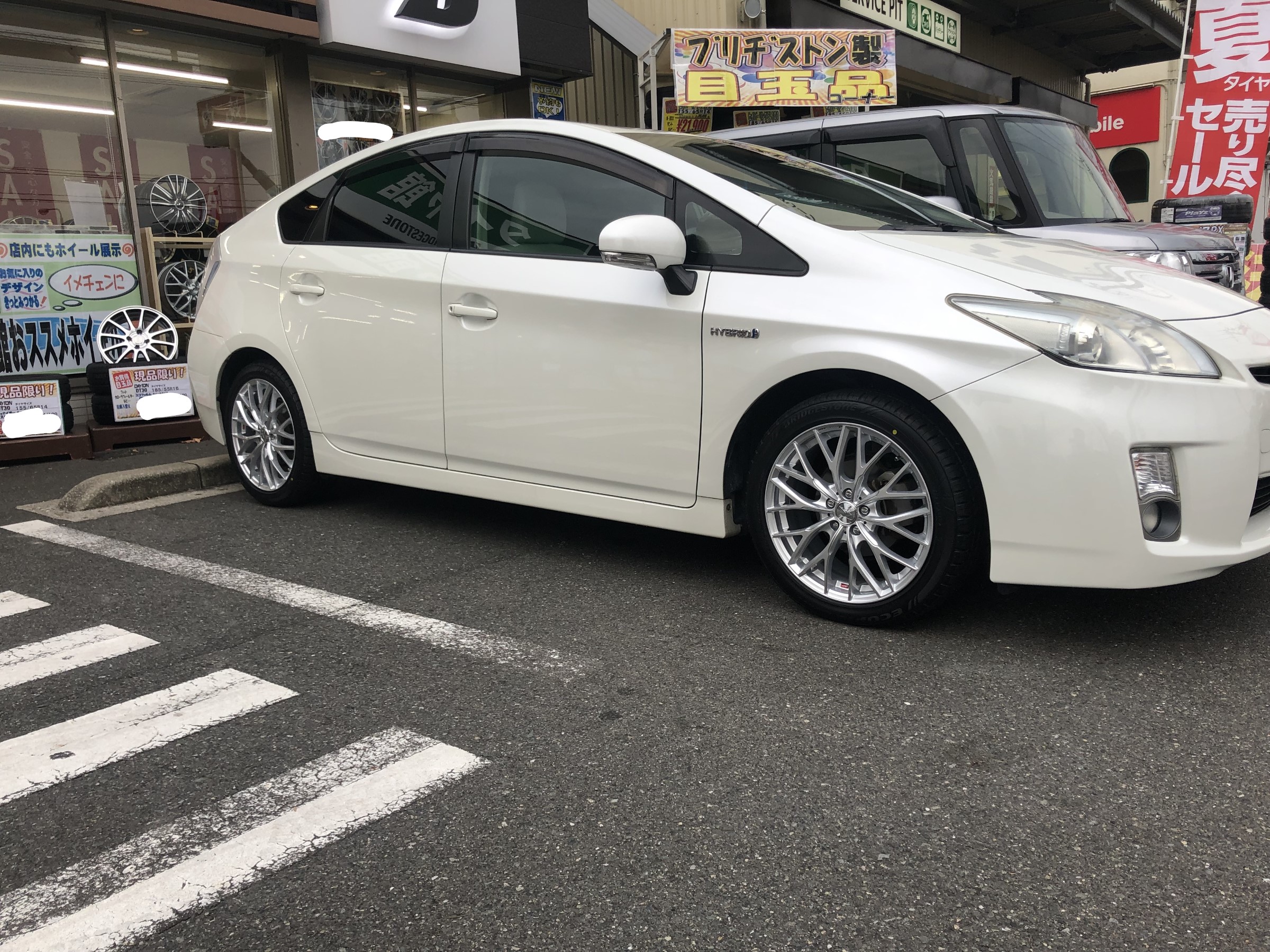 プリウス タイヤホイール取付け トヨタ プリウス タイヤ タイヤ ホイール関連 タイヤ ホイール交換 作業 取付け情報 タイヤ館 門司 タイヤからはじまる トータルカーメンテナンス タイヤ館グループ