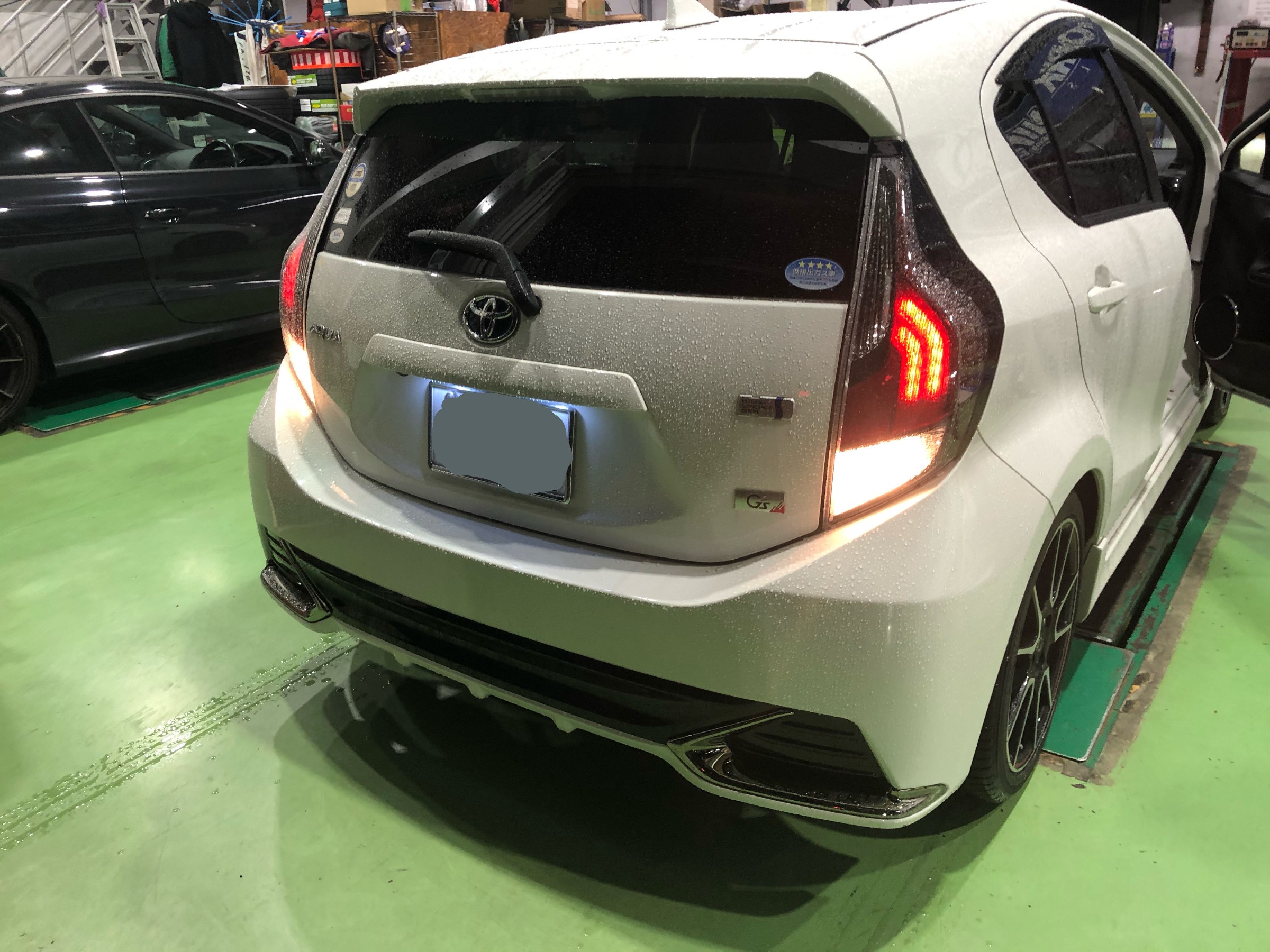 NHP10系中期トヨタ アクア】サイドマーカー付き テールランプ 左右