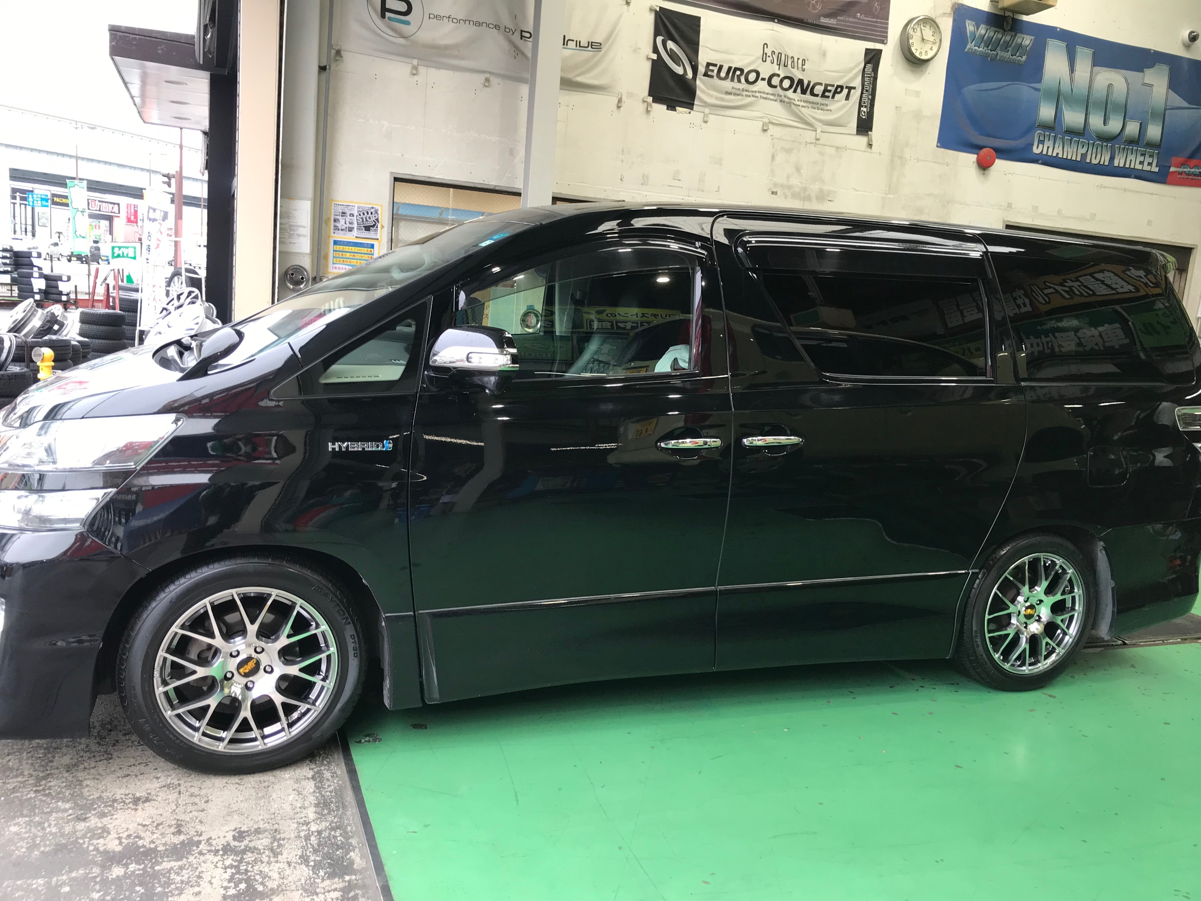 トヨタ ヴェルファイア アルミホイール取り付け N 取り付け 施工事例集 タイヤ館 福岡西 タイヤからはじまる トータルカーメンテナンス タイヤ館グループ