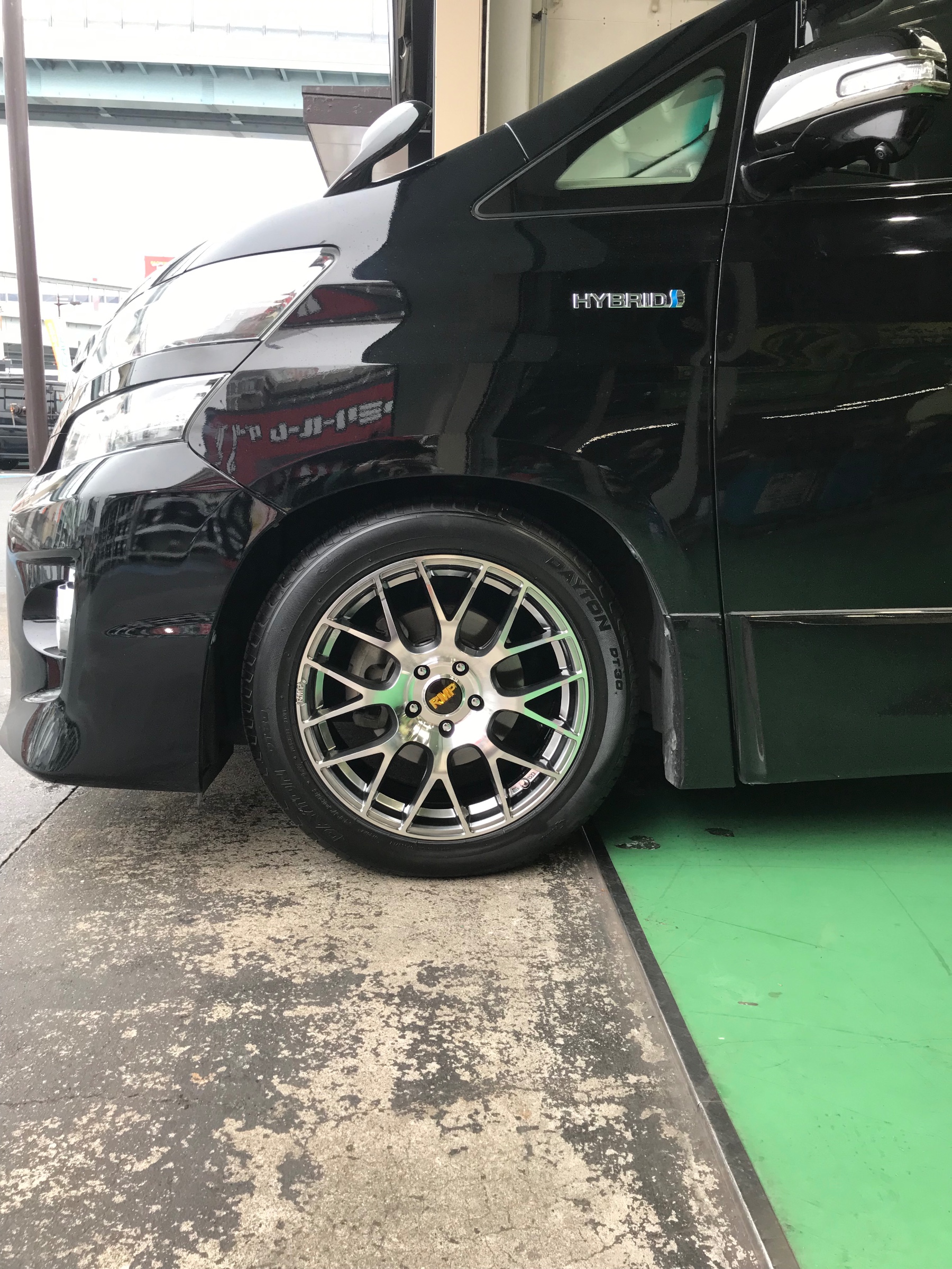 トヨタ ヴェルファイア アルミホイール取り付け N 取り付け 施工事例集 タイヤ館 福岡西 タイヤからはじまる トータルカーメンテナンス タイヤ館グループ
