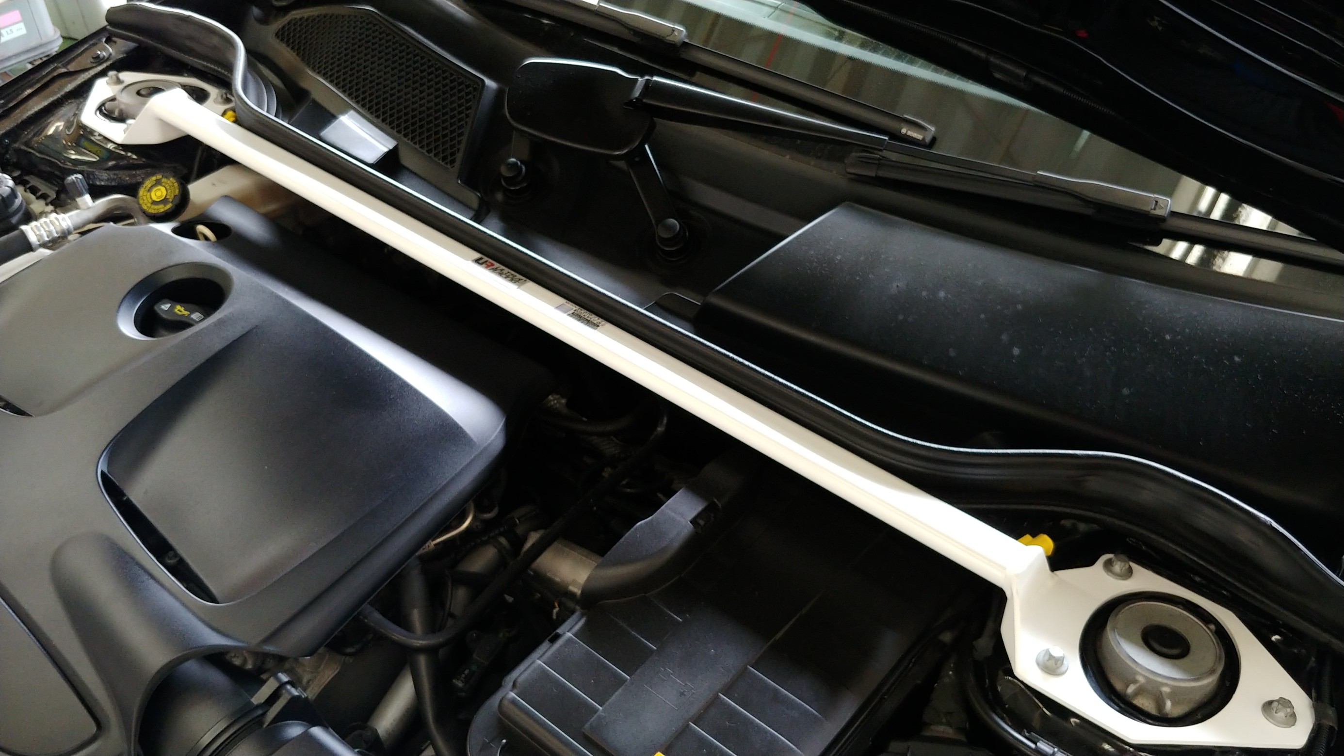 Mercedes Benz W176 もたれ掛かり Aクラス リアタワーバー
