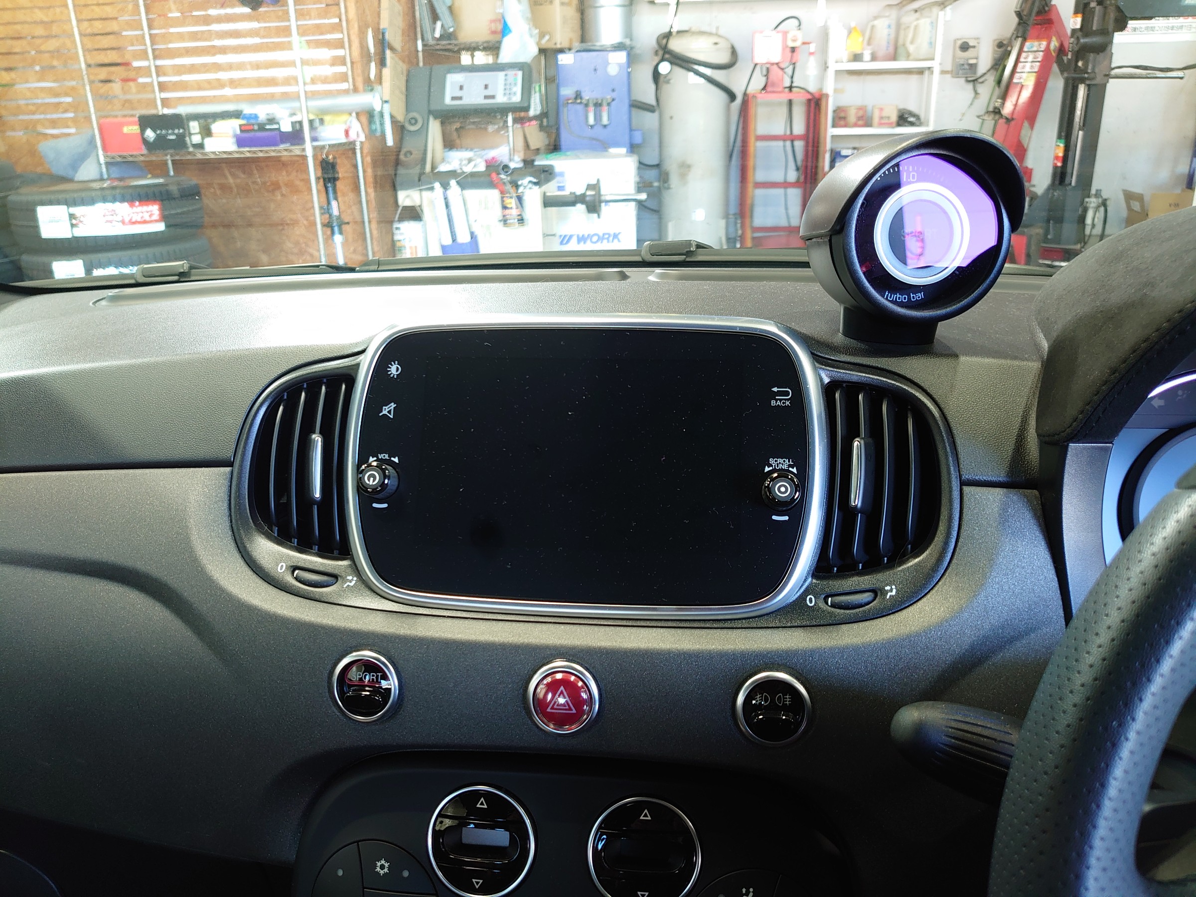 ABARTH 595 のカーナビ 交換しました♪ | アバルト 595C AV&ナビ機器