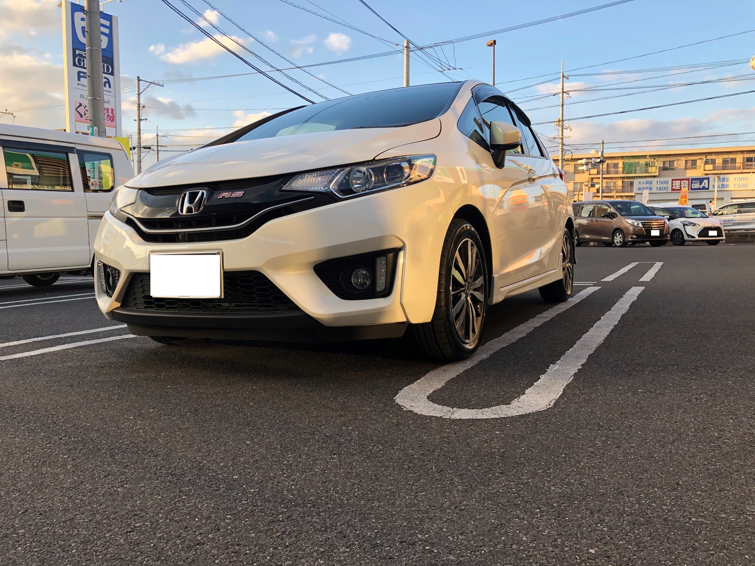 Honda Fit Rs Gk5 タイヤ交換 ホンダ フィット タイヤ タイヤ ホイール関連 タイヤ ホイール交換 神辺店の技術サービス タイヤ館 神辺 タイヤからはじまる トータルカーメンテナンス タイヤ館グループ