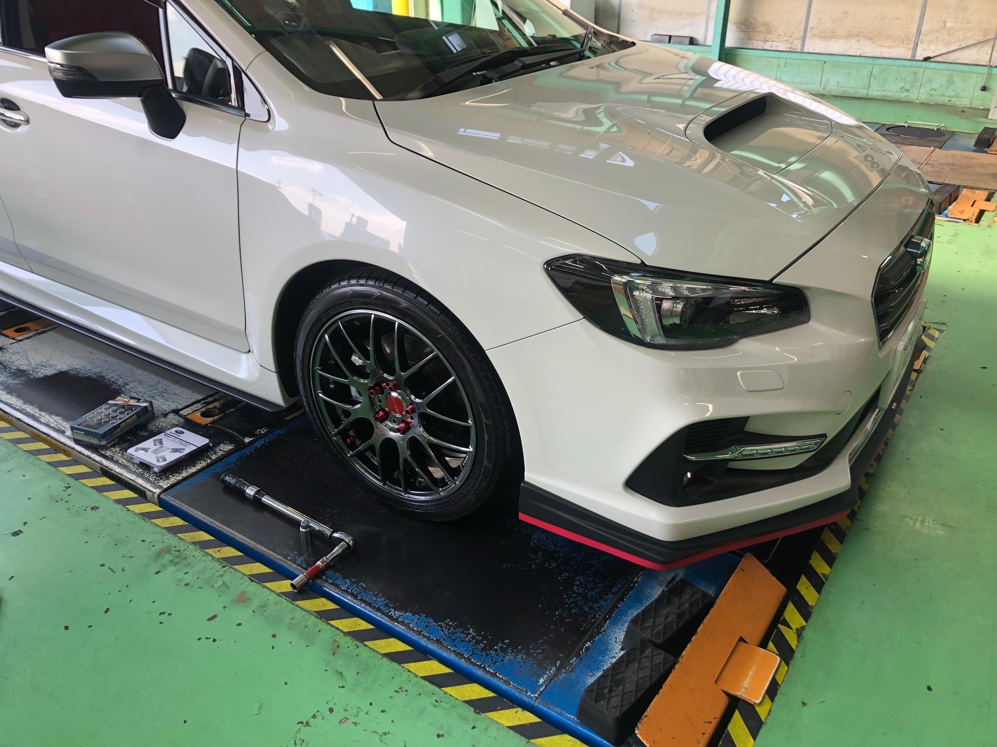 レヴォーグにWORK EMOTION M8R GTK 装着～♪ | スタッフ日記 | タイヤ