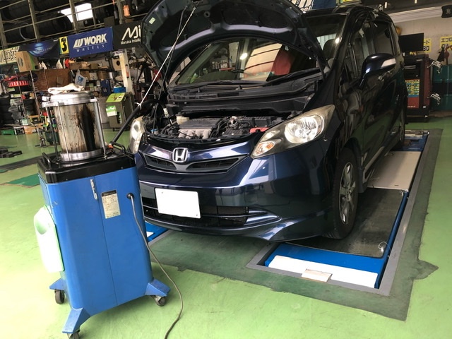 ホンダ フリード Gb３ のオイル ワイパー交換をしましたっ ホンダ フリード メンテナンス商品 オイル関連 エンジンオイル交換 技術サービス施工事例 タイヤ館 福岡東 タイヤからはじまる トータルカーメンテナンス タイヤ館グループ