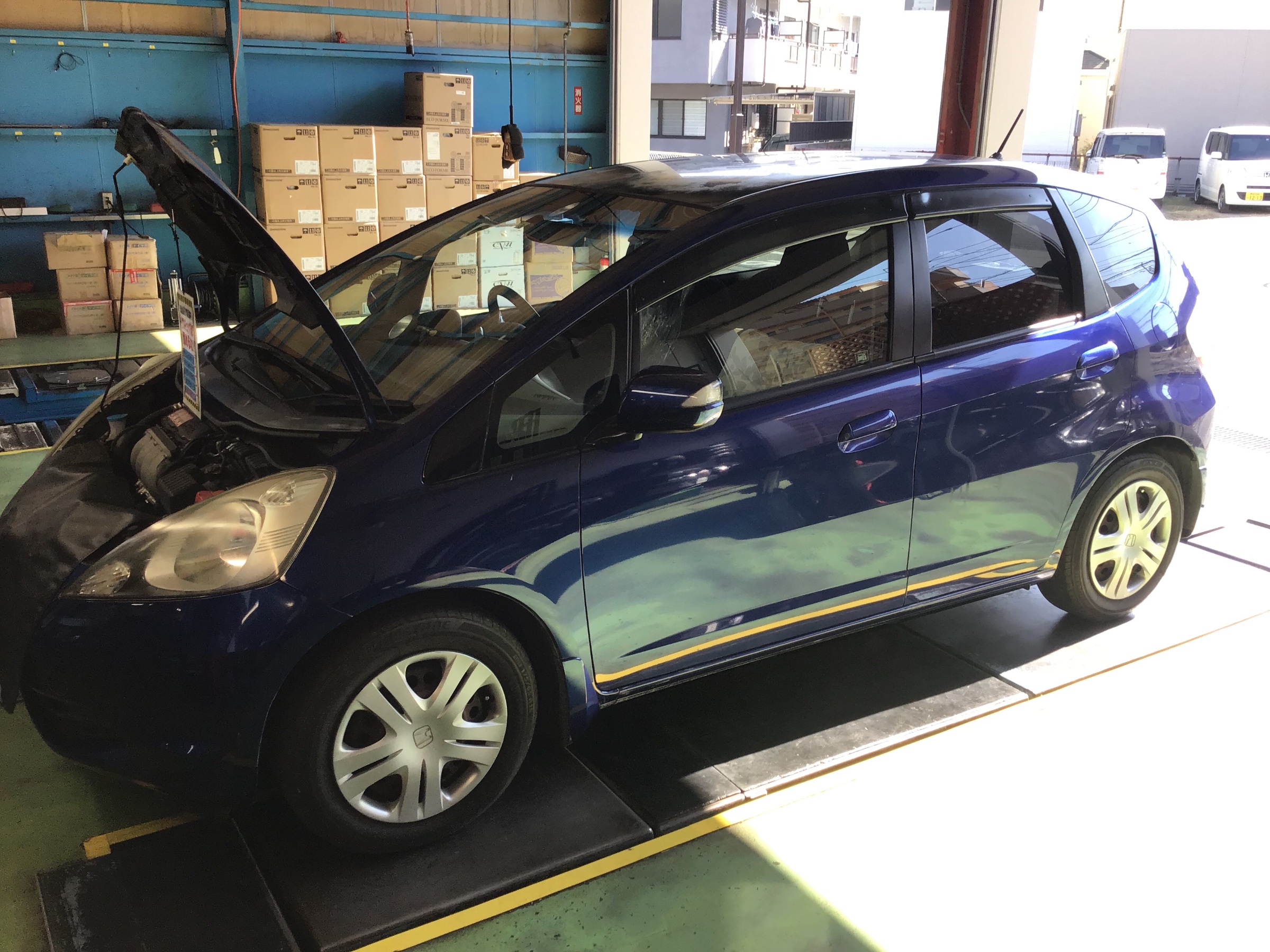 ホンダ フィット エンジンオイル交換 ホンダ フィット メンテナンス商品 オイル関連 エンジンオイル交換 ａｔｆ交換 各種ギアオイル交換 サービス事例 タイヤ館 新松戸 千葉県のタイヤ カー用品ショップ タイヤからはじまる トータルカーメンテナンス タイヤ
