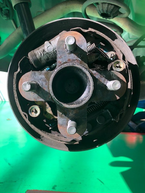 ムーヴ リアブレーキシュー交換 ダイハツ ムーヴ その他 その他 車検 サービス事例 タイヤ館 瀬谷 神奈川県のタイヤ カー用品ショップ タイヤからはじまる トータルカーメンテナンス タイヤ館グループ