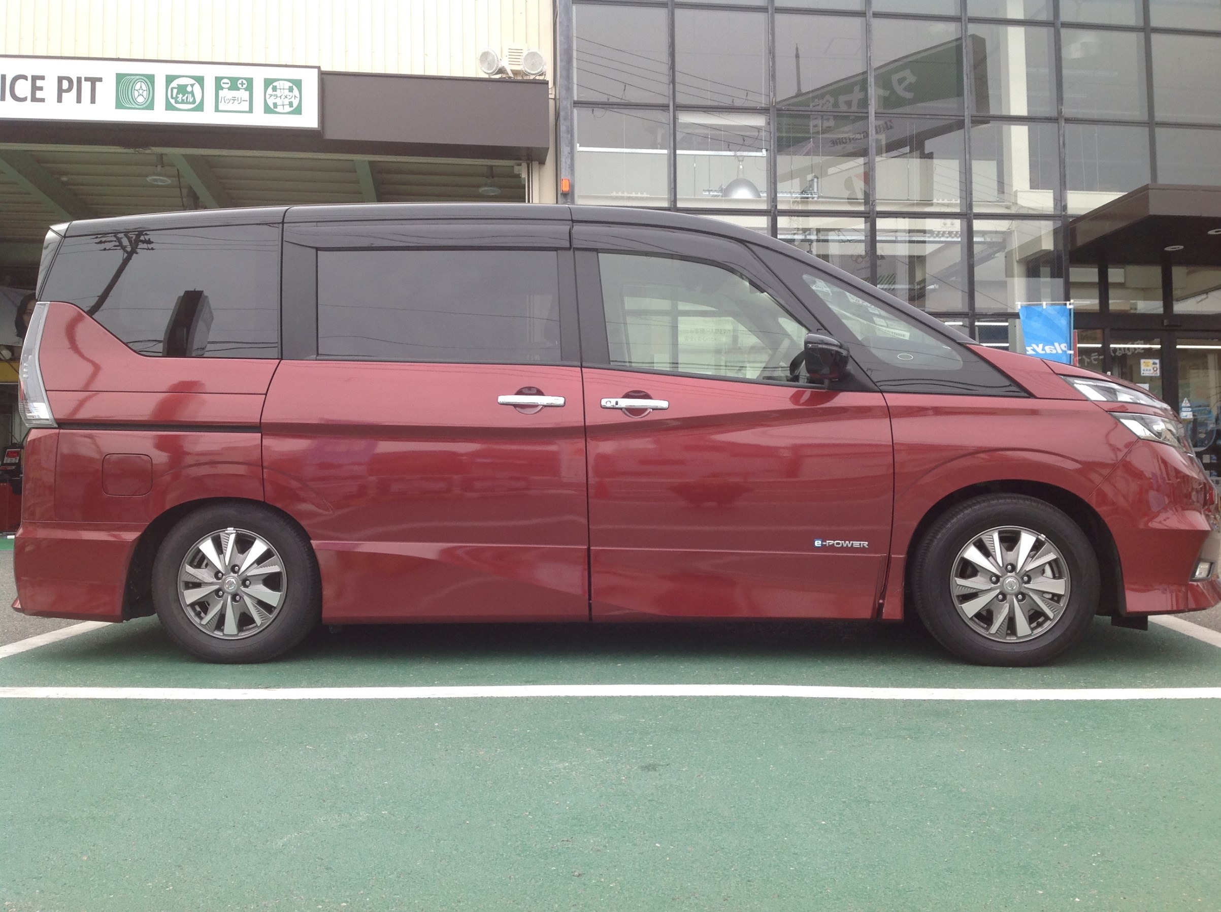 セレナc27 車高調取り付け 日産 セレナe Power その他 パーツ取付 足回り関係取付 スタッフ日記 タイヤ館 堺 大阪府 和歌山県のタイヤからはじまる トータルカーメンテナンス タイヤ館グループ