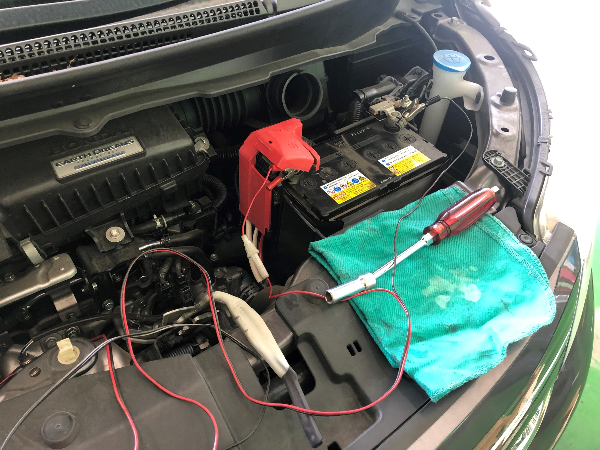 Honda Step Wgn Rp3 バッテリー交換 ホンダ ステップワゴン メンテナンス商品 カー用品取付 バッテリー交換 神辺店の技術サービス タイヤ館 神辺 タイヤからはじまる トータルカーメンテナンス タイヤ館グループ