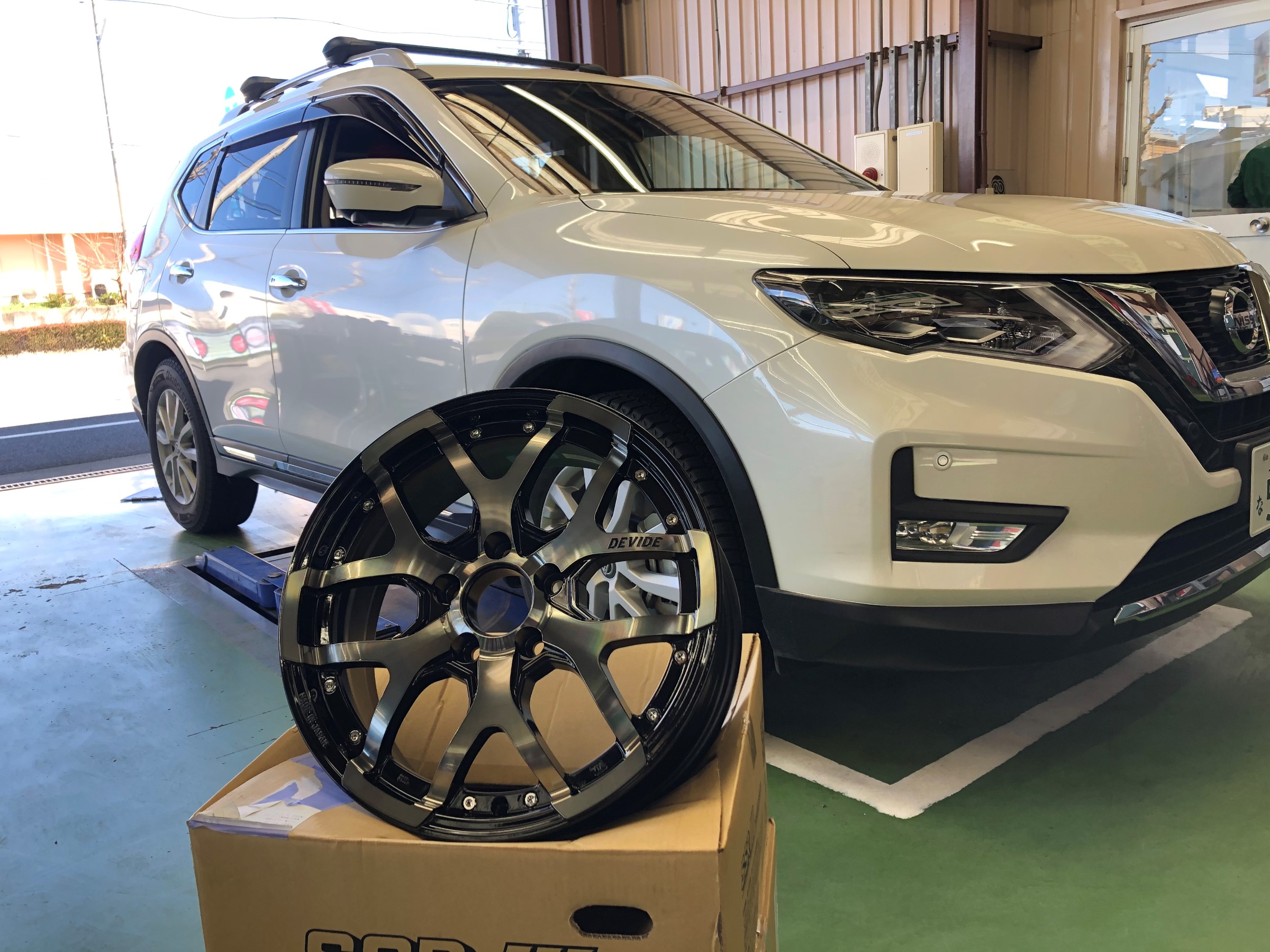 ニッサン・エクストレイル・T32】SSRにホイール交換 | 日産