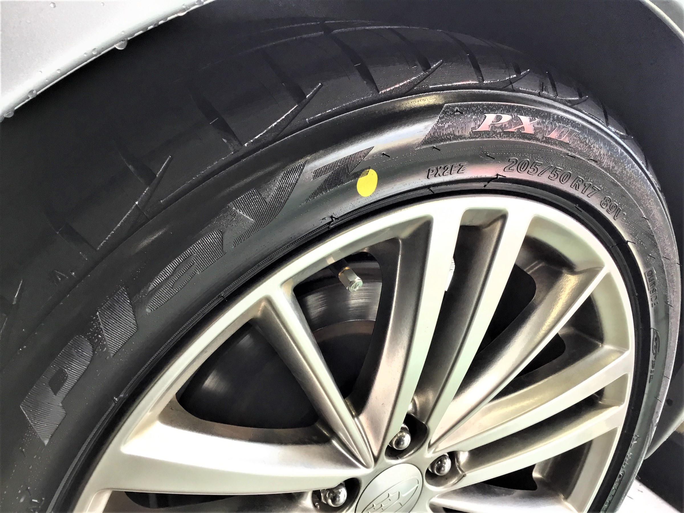 Gp系インプレッサスポーツ 新商品タイヤ交換 スバル インプレッサスポーツ タイヤ タイヤ ホイール関連 タイヤ ホイール交換 技術サービスブログ タイヤ館 鎌ヶ谷 千葉県のタイヤ カー用品ショップ タイヤからはじまる トータルカーメンテナンス タイヤ