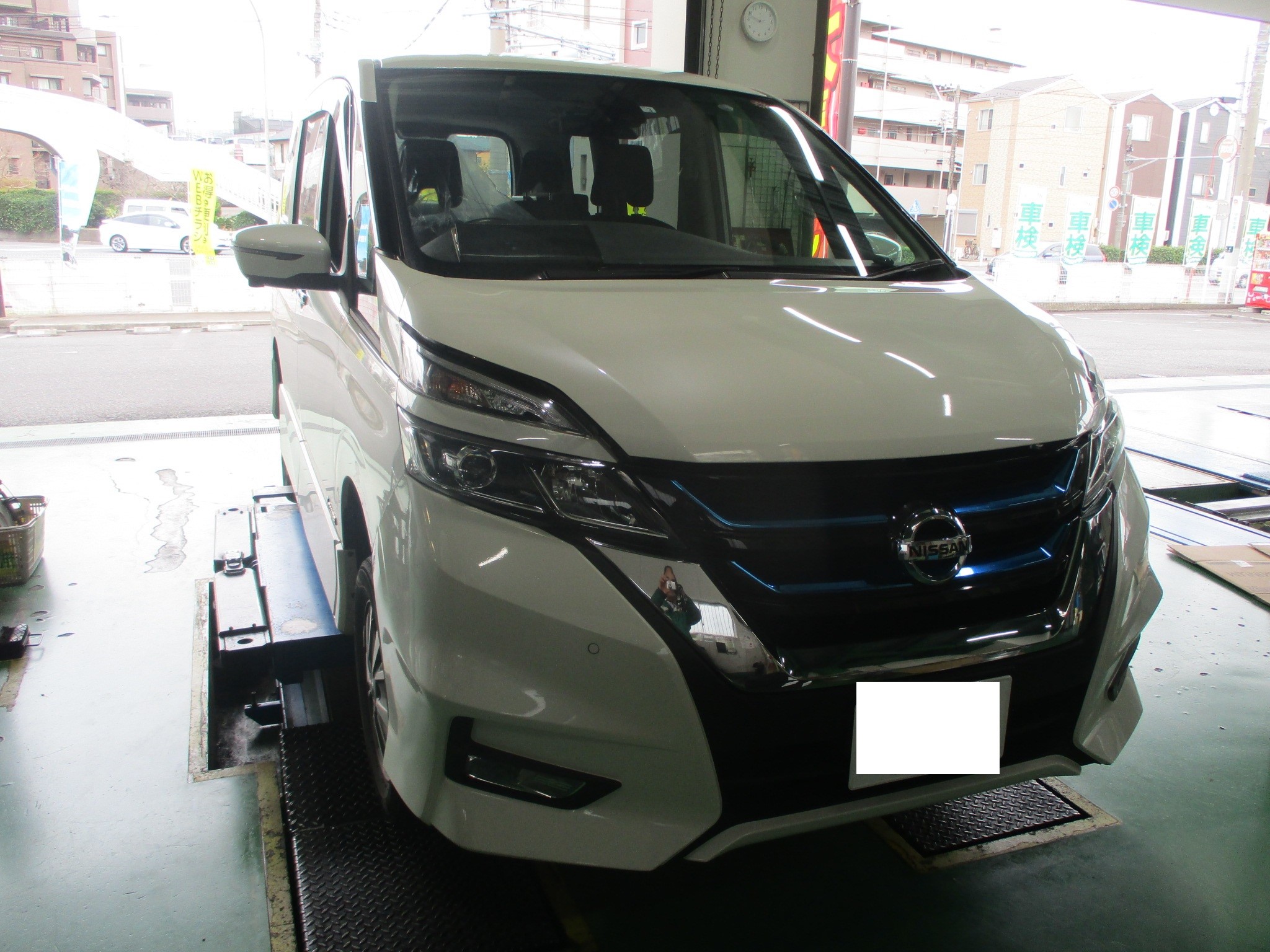 セレナ（HFC27）タイヤ交換＋アライメント | 日産 セレナe-POWER
