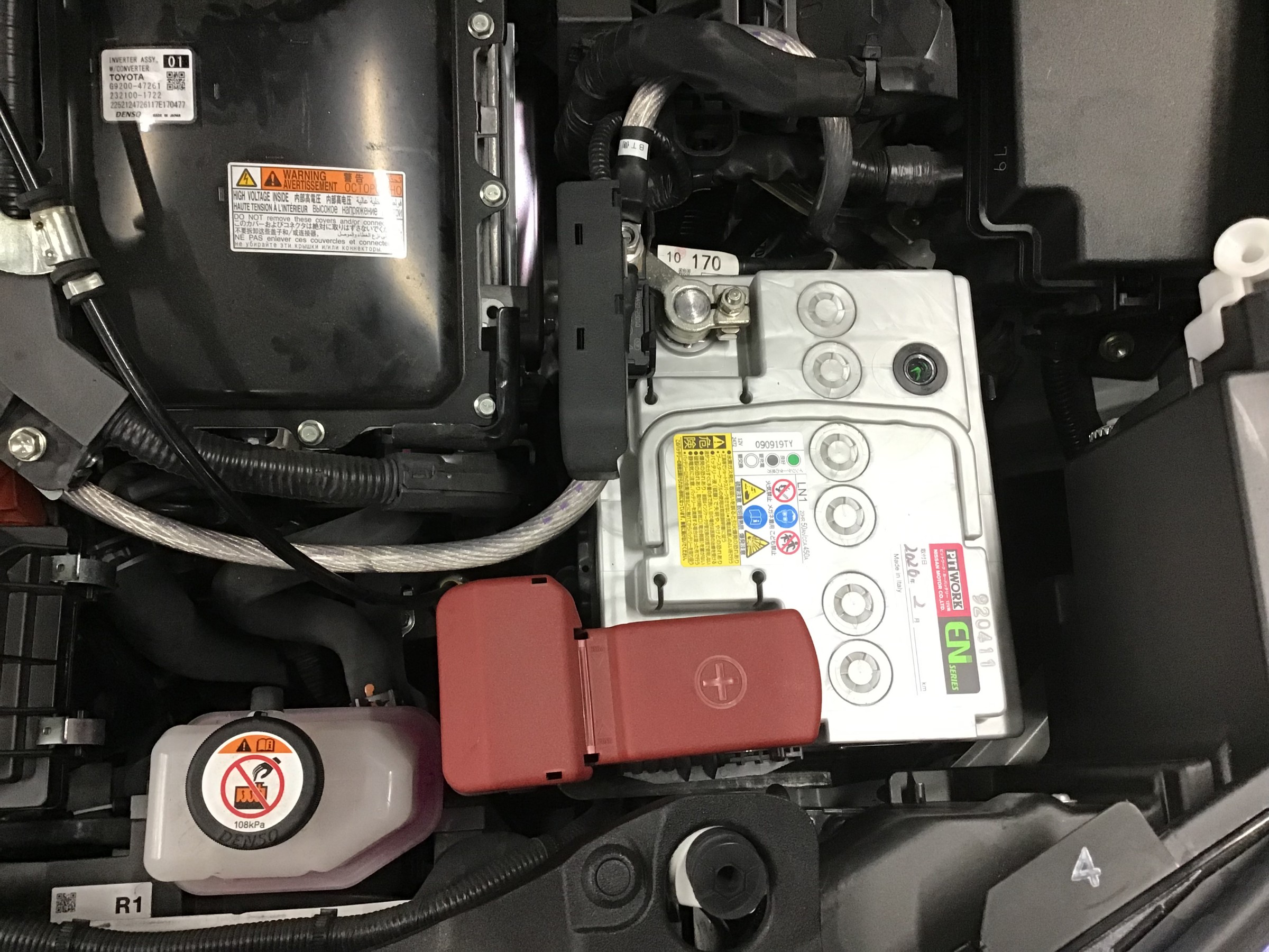ｅｎ規格 C Hrハイブリットの補機バッテリー交換 Ln1 トヨタ C Hr メンテナンス商品 パーツ取付 各種用品取付 スタッフ日記 タイヤ館 草津 タイヤからはじまる トータルカーメンテナンス タイヤ館グループ