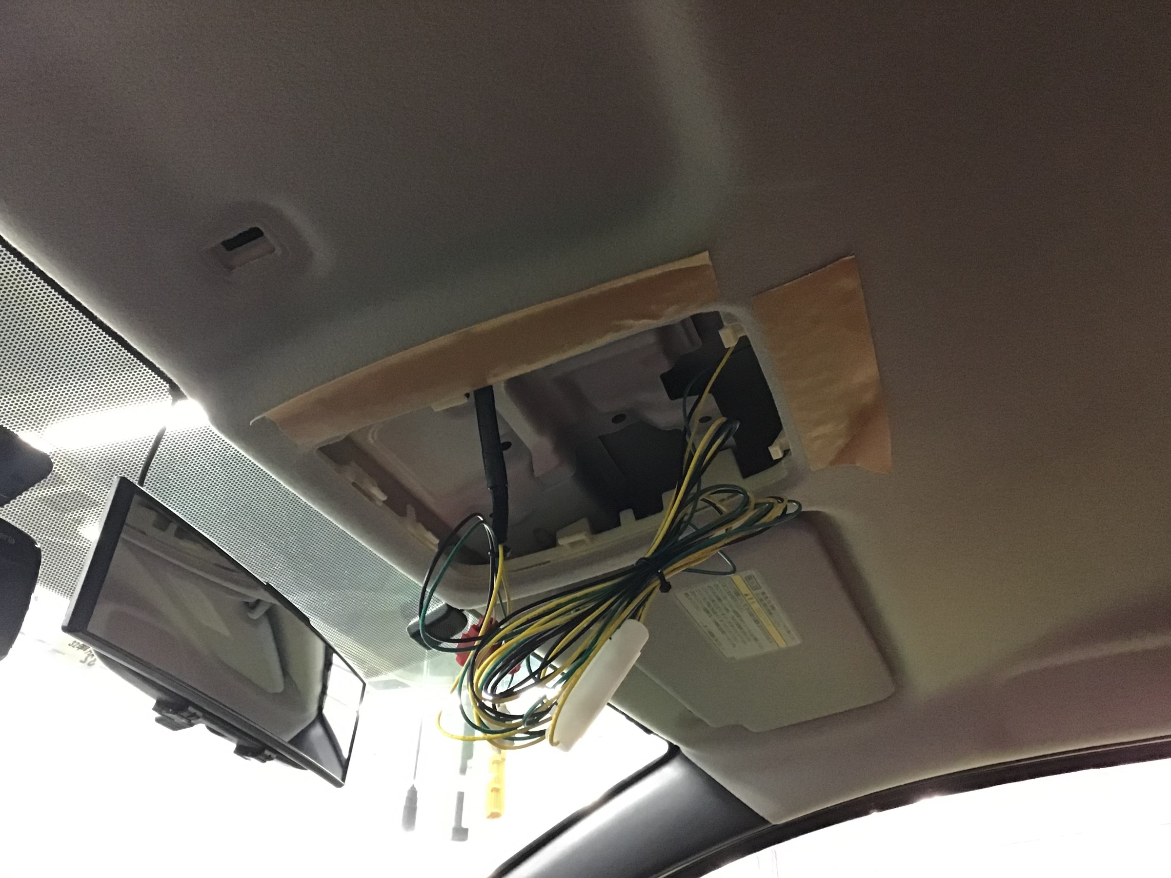 ヴォクシー ８０系 天吊りモニター ウーハー取付 トヨタ ヴォクシー サービス事例 タイヤ館 ビィ ワークス登別 タイヤからはじまる トータルカーメンテナンス タイヤ館グループ