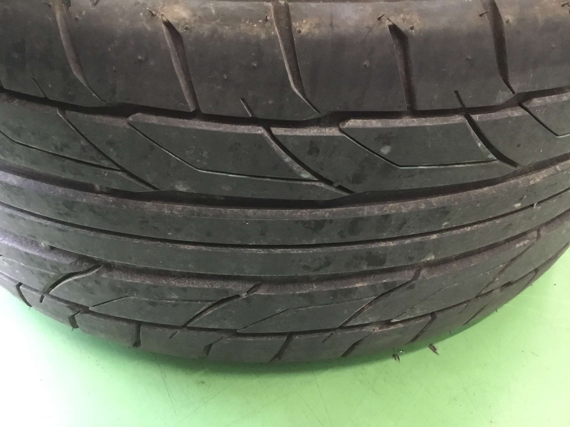 低偏平タイヤのパンクは要注意 サービス事例 タイヤ館 平塚 神奈川県のタイヤ カー用品ショップ タイヤからはじまる トータルカーメンテナンス タイヤ館グループ