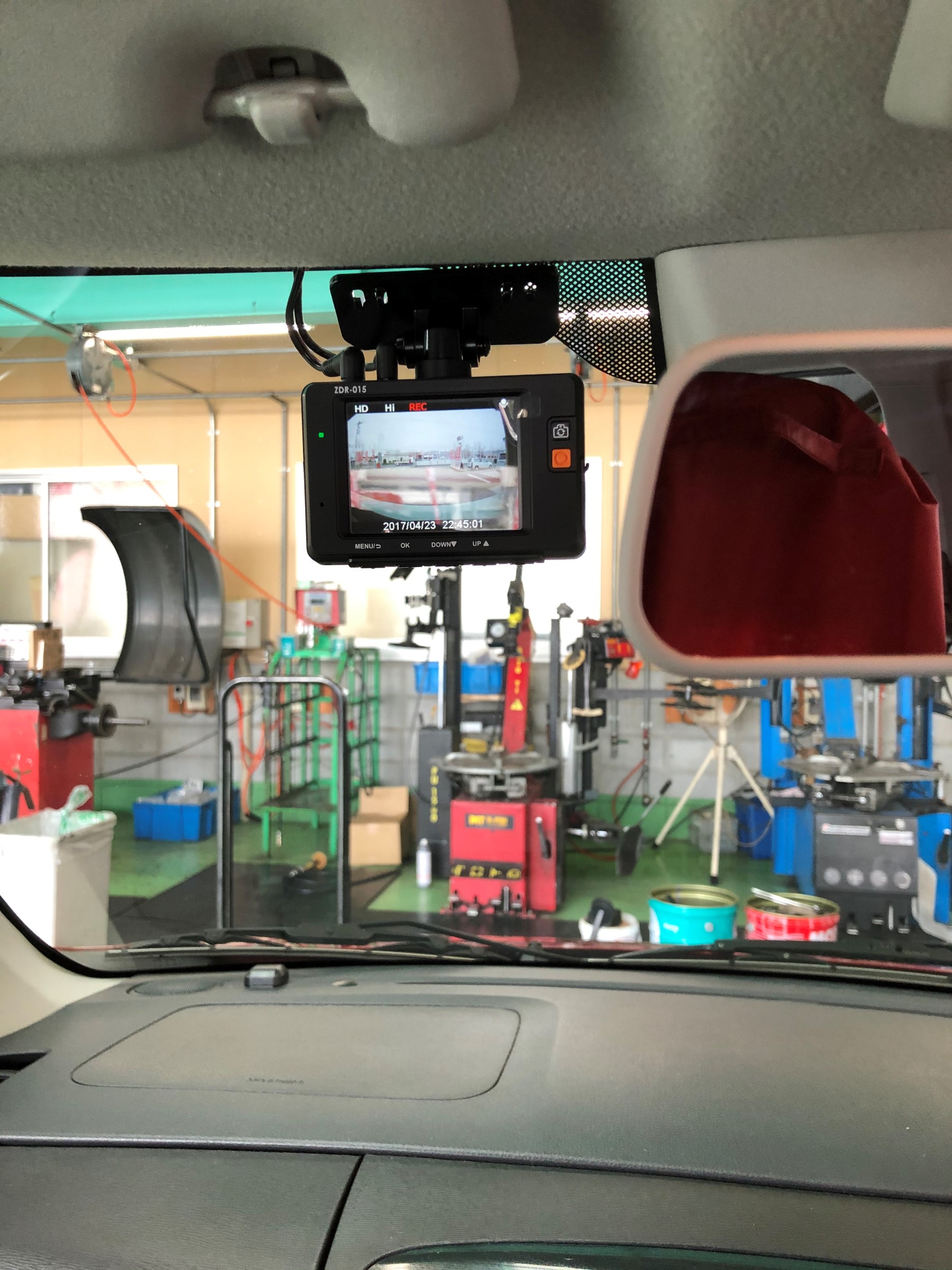 スティングレー Mh34s にドライブレコーダー取り付け スズキ ワゴンr スティングレー その他 パーツ取付 各種用品取付 スタッフ日記 タイヤ館 岩出 大阪府 和歌山県のタイヤからはじまる トータルカーメンテナンス タイヤ館グループ
