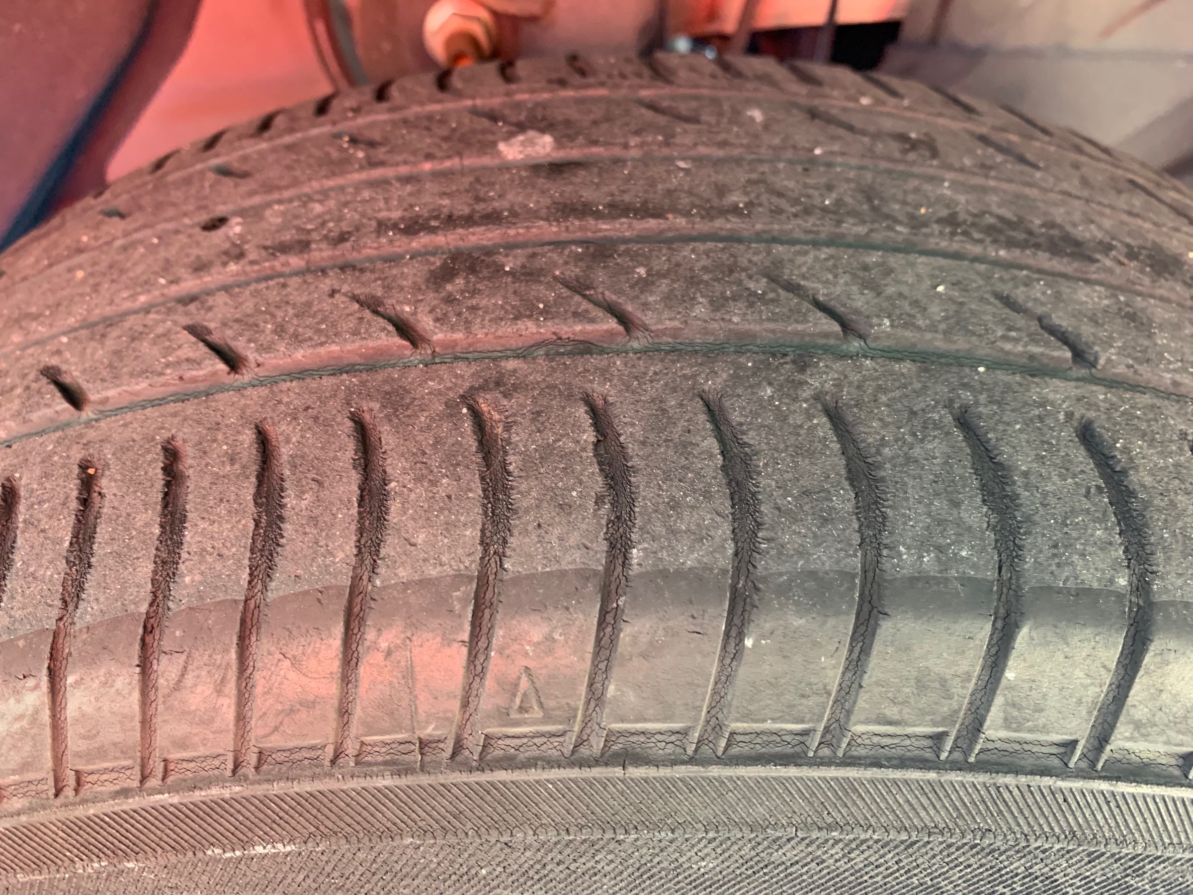 ニッサン ジューク タイヤ交換しました 日産 ジューク タイヤ タイヤ ホイール関連 タイヤ ホイール交換 スタッフ日記 タイヤ館 矢野 タイヤからはじまる トータルカーメンテナンス タイヤ館グループ
