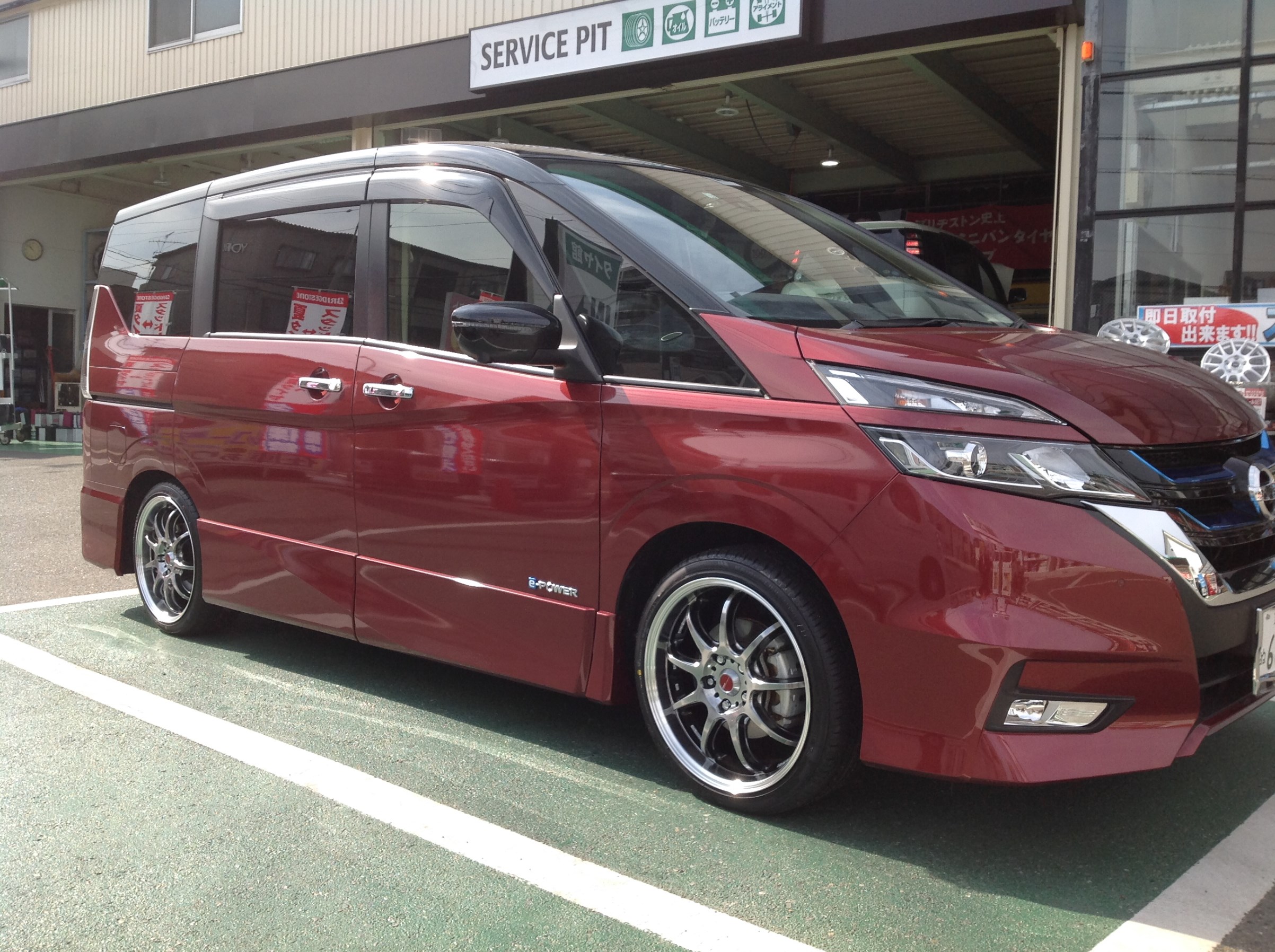 セレナC27 18インチ装着 | 日産 セレナe-POWER ホイール タイヤ