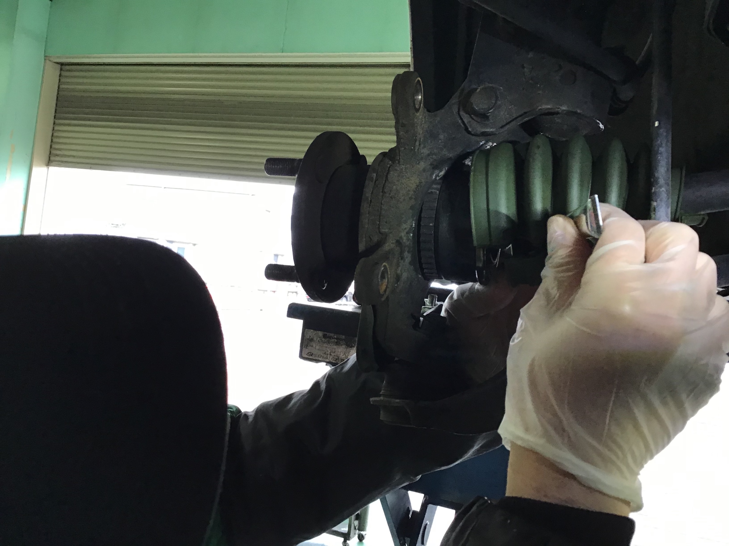 ワゴンR MH23S ドライブシャフトブーツ交換 | サービス事例 | タイヤ館 鶴岡 | 山形県のタイヤ、カー用品ショップ タイヤからはじまる、トータルカーメンテナンス タイヤ館グループ ワゴンR MH23S ドライブシャフトブーツ交換 | サービス事例 | タイヤ館 鶴岡 | 山形県のタイヤ、カー用品ショップ タイヤからはじまる、トータルカーメンテナンス タイヤ館グループ
