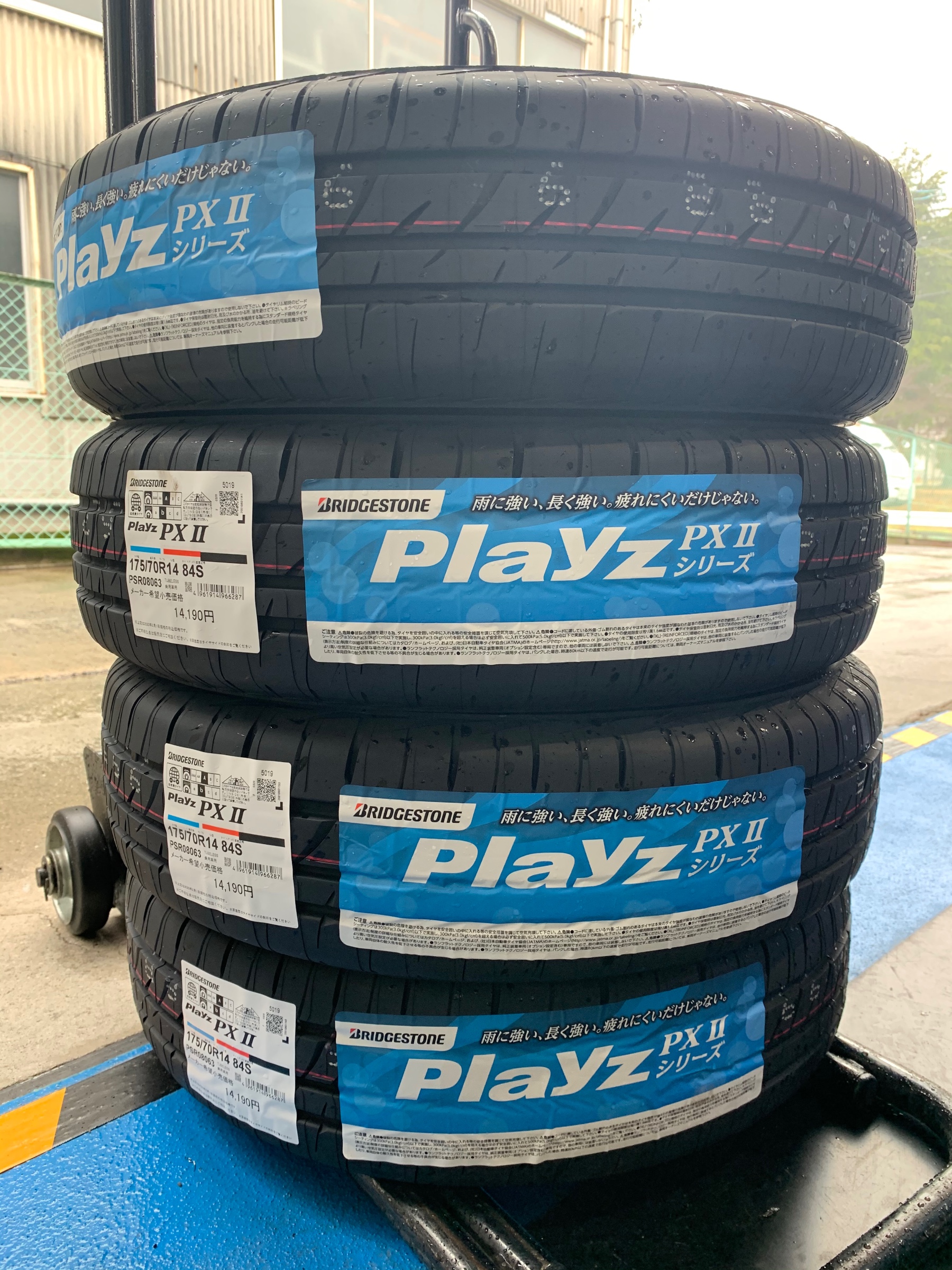 ホンダ フィット 新商品playz タイヤ交換しました ホンダ フィット タイヤ タイヤ ホイール関連 タイヤ ホイール交換 スタッフ日記 タイヤ館 矢野 タイヤからはじまる トータルカーメンテナンス タイヤ館グループ
