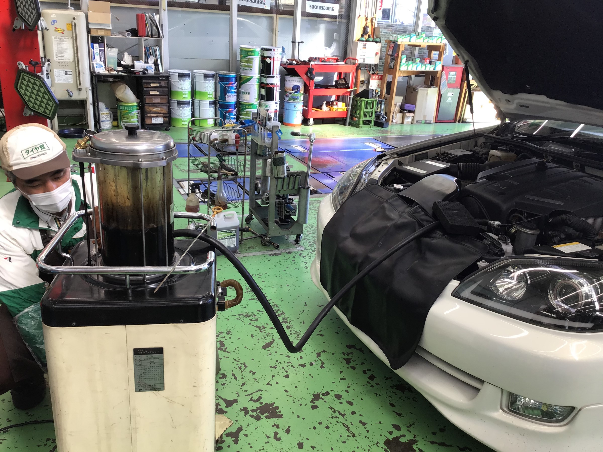 トヨタ マーク2 110系 オイル交換 上抜き トヨタ マークii メンテナンス商品 オイル関連 エンジンオイル交換 サービス事例 タイヤ館 取手 茨城県のタイヤ カー用品ショップ タイヤからはじまる トータルカーメンテナンス タイヤ館グループ