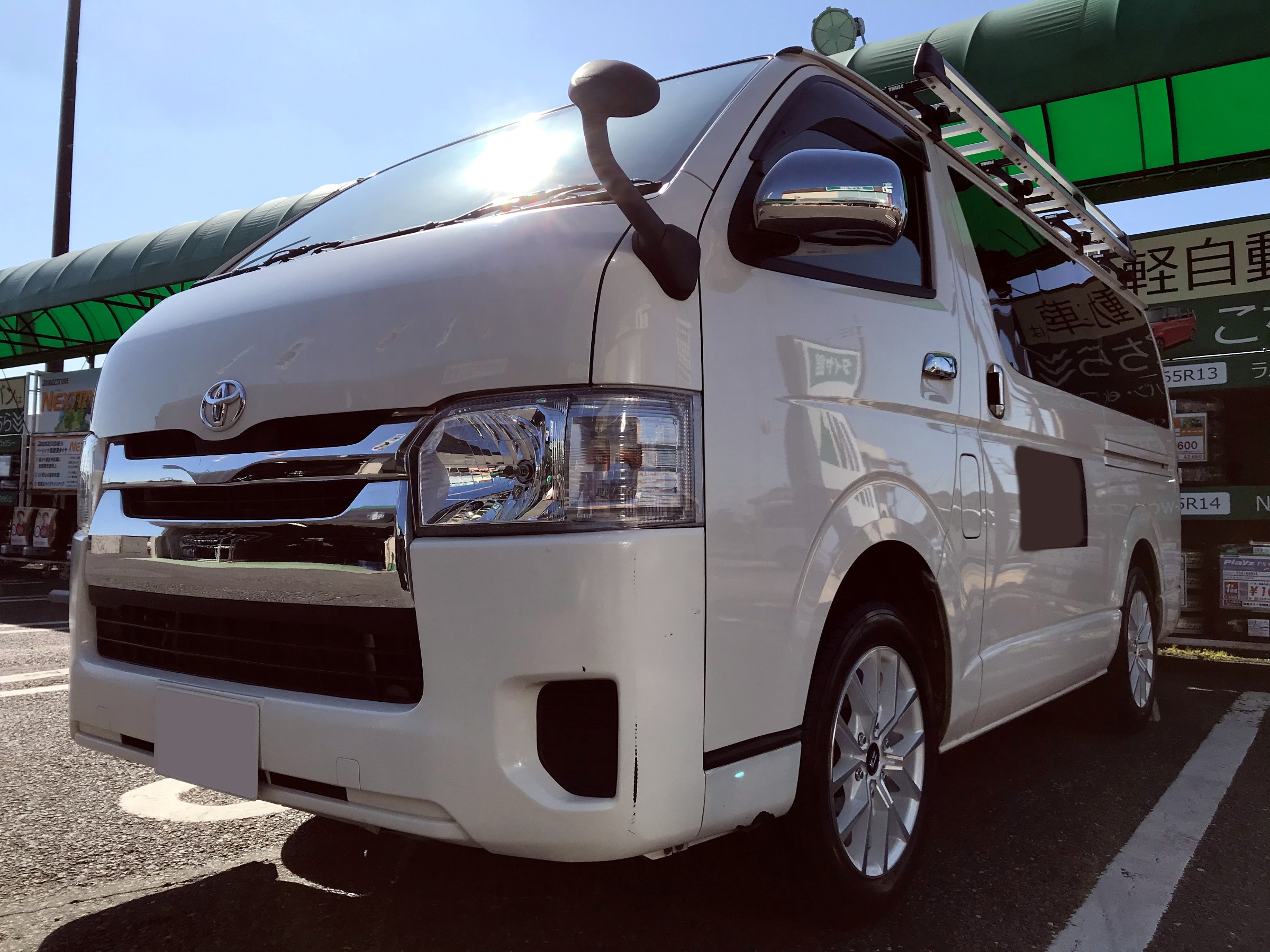 【トヨタ・ハイエース】17インチにインチアップ！タイヤ・ホイールのお取り付けです。 トヨタ ハイエース ホイール タイヤ・ホイール関連 > タイヤ・ホイール交換 サービス事例